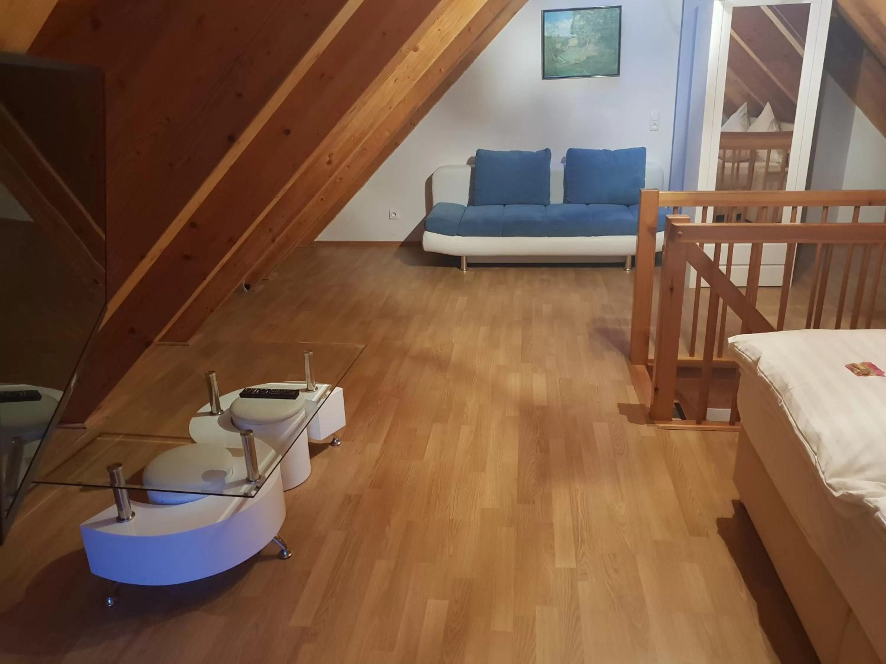 Bedroom, Bed in Neue Mühle Kleines Landhotel