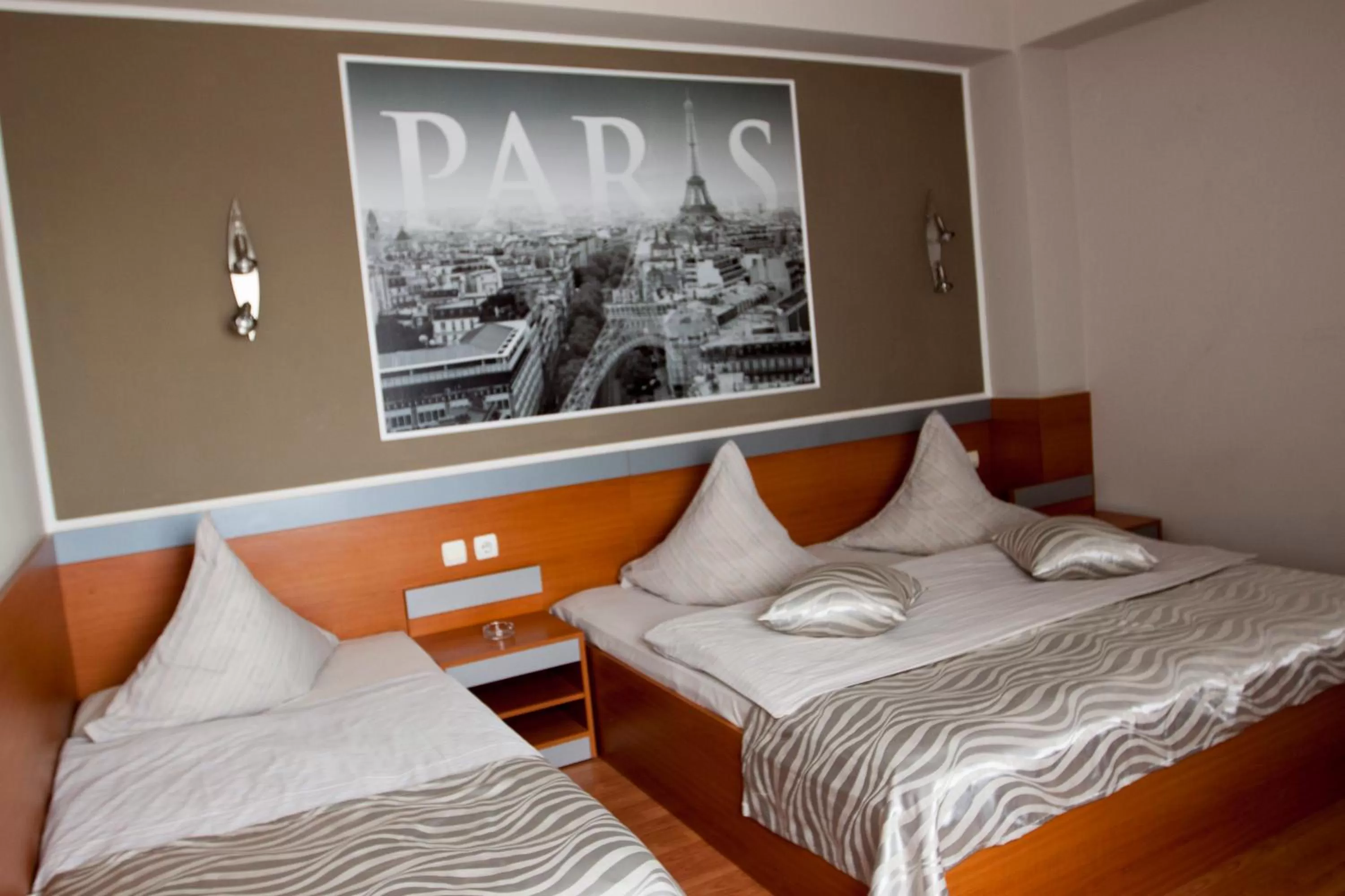 Photo of the whole room, Bed in Hotel Sheriff