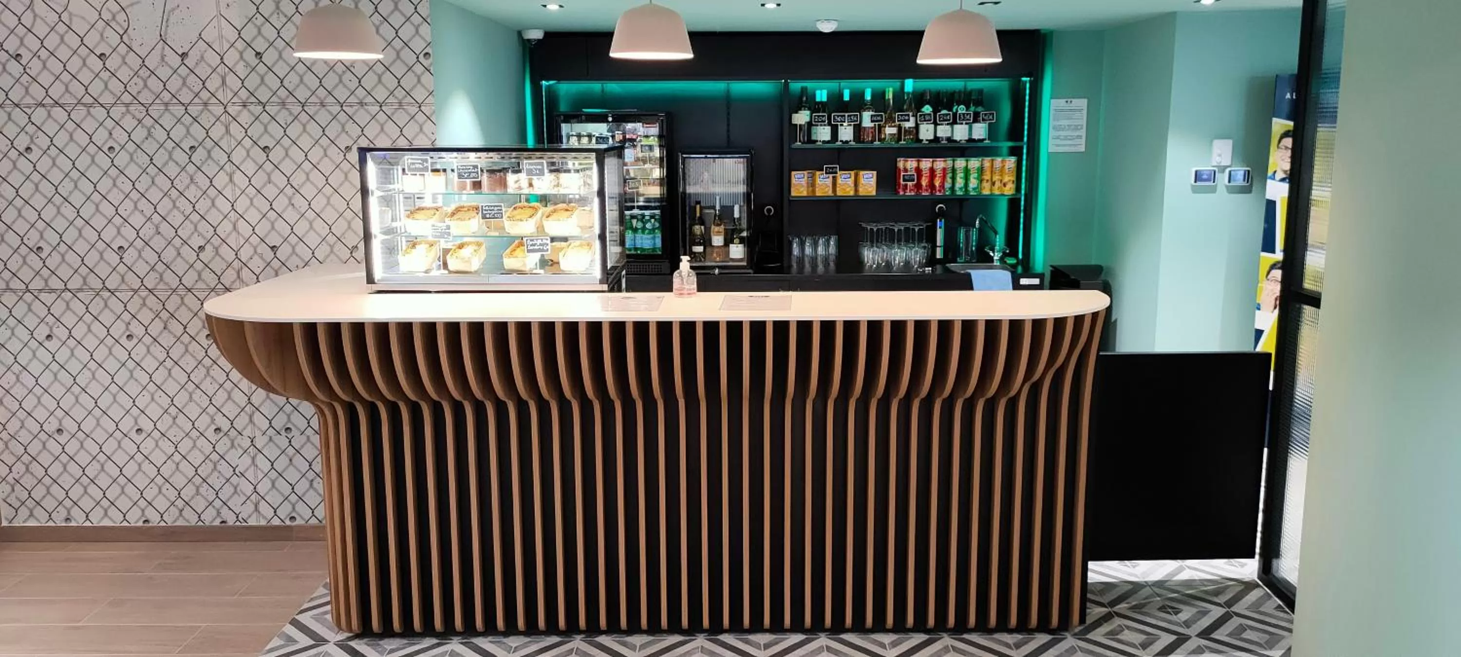 Restaurant/places to eat in B&B HOTEL Nice Aéroport Arenas