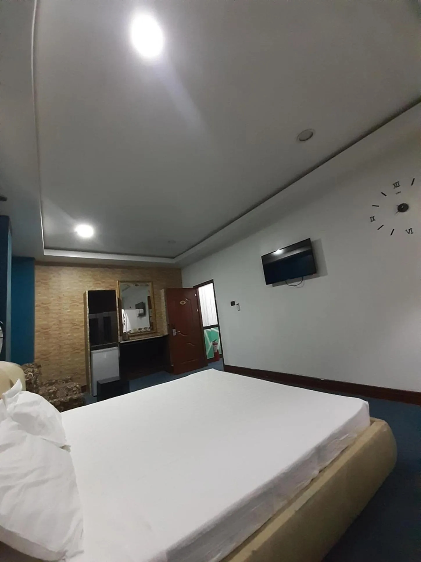 Bed in 999 Hotel
