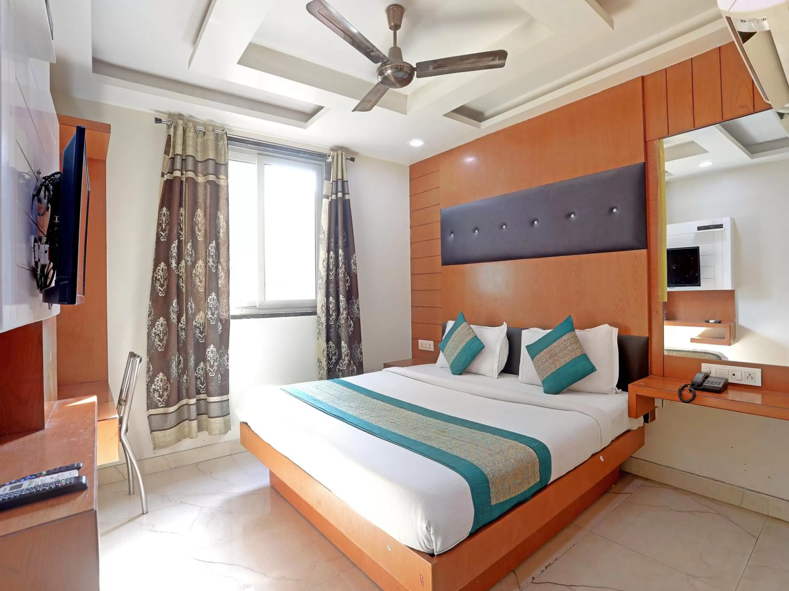 Bed in Tashkent Palace - Walk in from NDLS Station & RK Ashram Metro Station