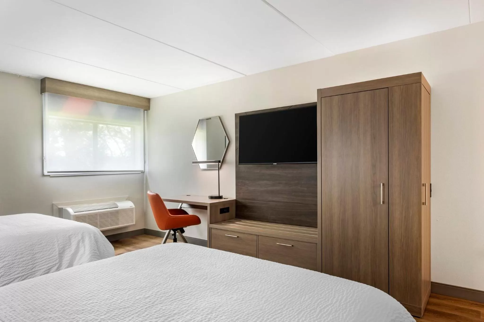 Photo of the whole room, Bed in Holiday Inn Express Greencastle by IHG