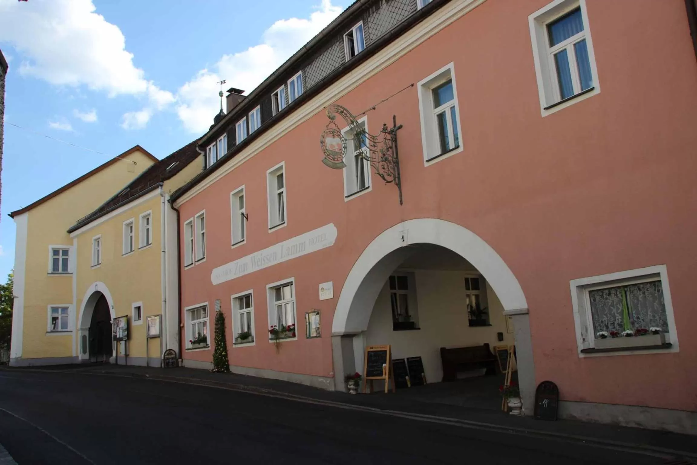 Property Building in Hotel Gasthof Zum weissen Lamm
