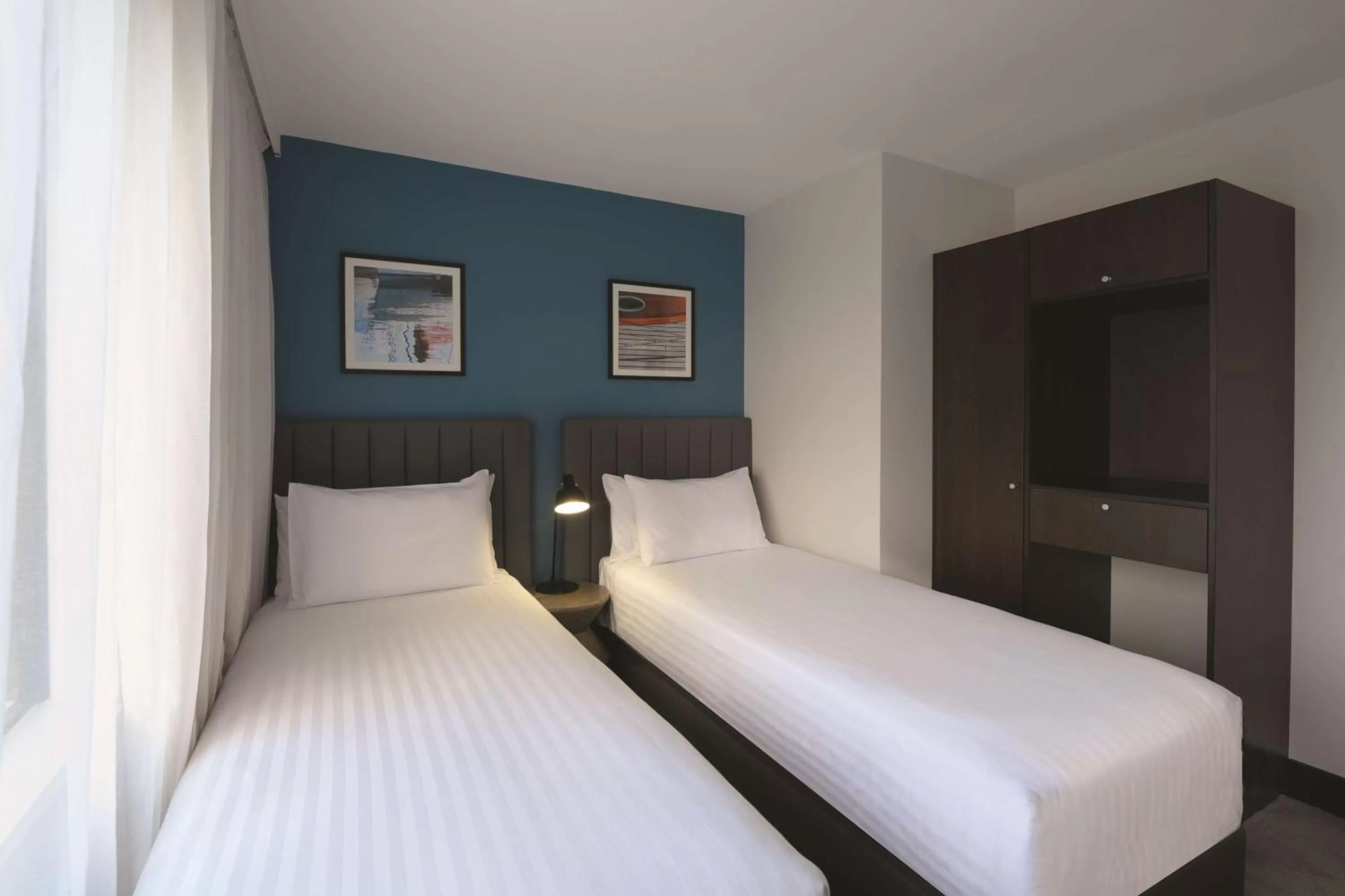 Bedroom, Bed in Travelodge Hotel Hobart