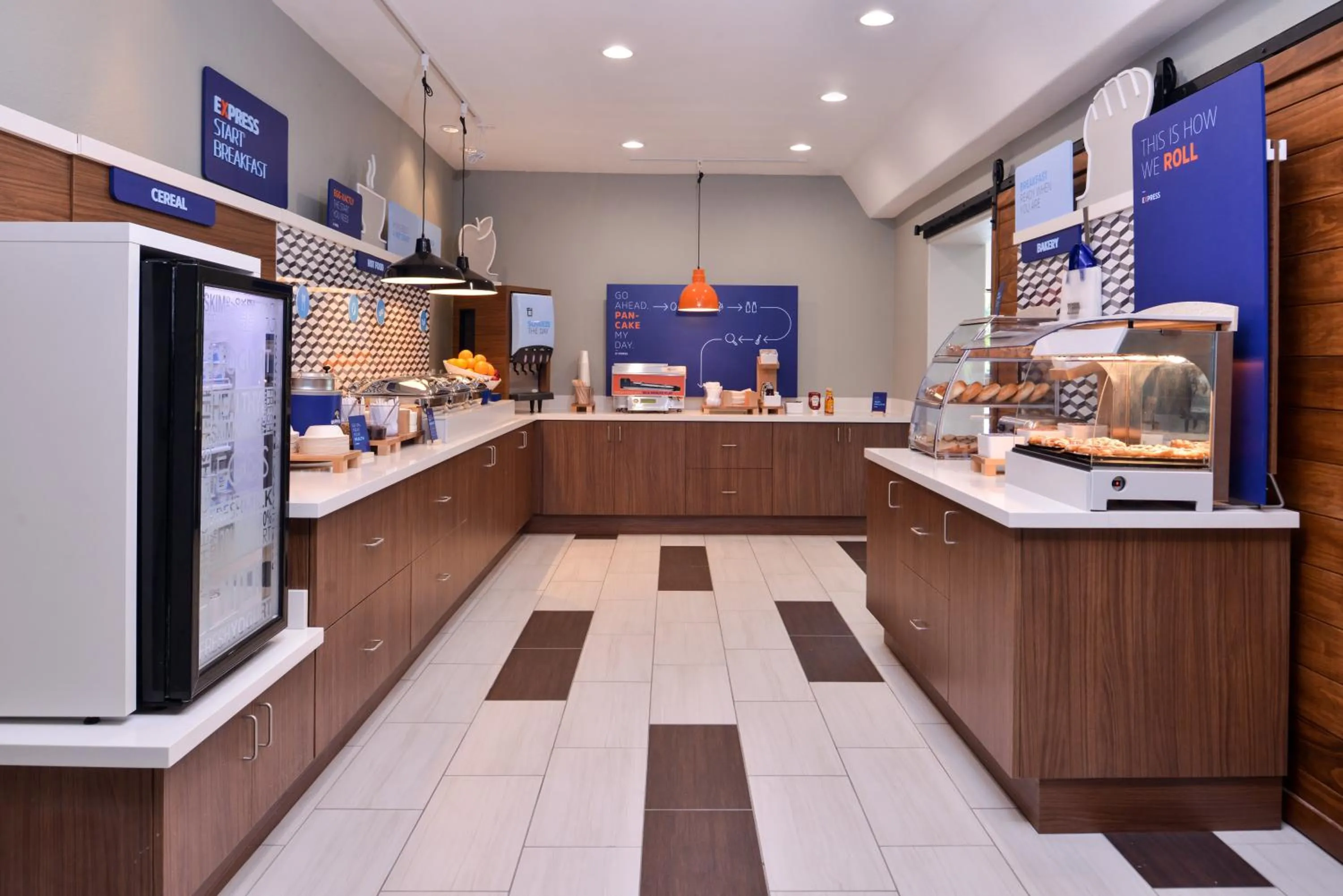 Breakfast in Holiday Inn Express Hotel & Suites Elgin by IHG