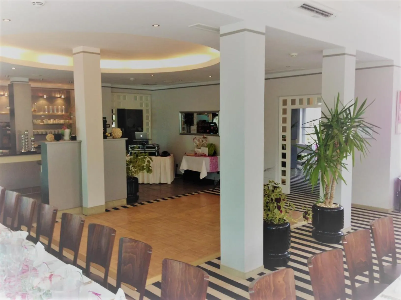 Restaurant/places to eat in Hotel Ambiente Walldorf