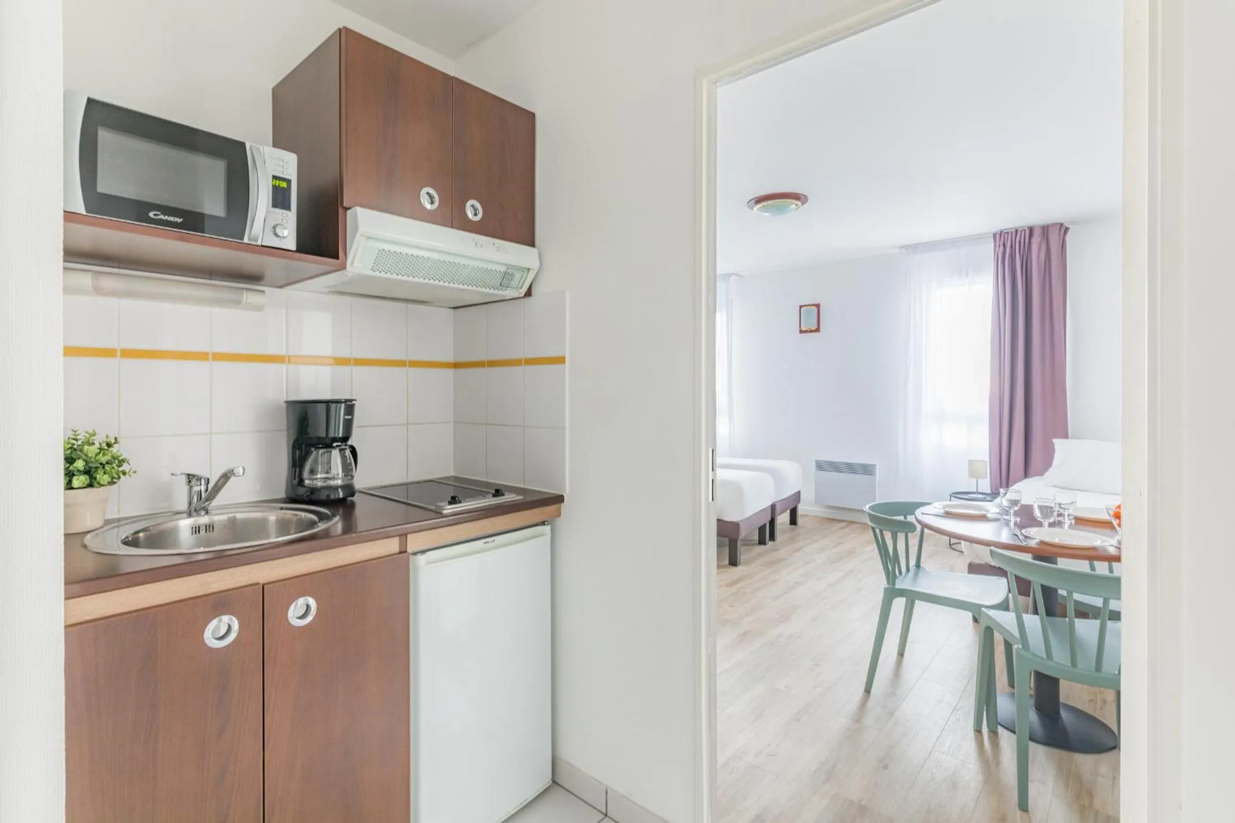 Kitchen or kitchenette in Appart'City Confort Brest