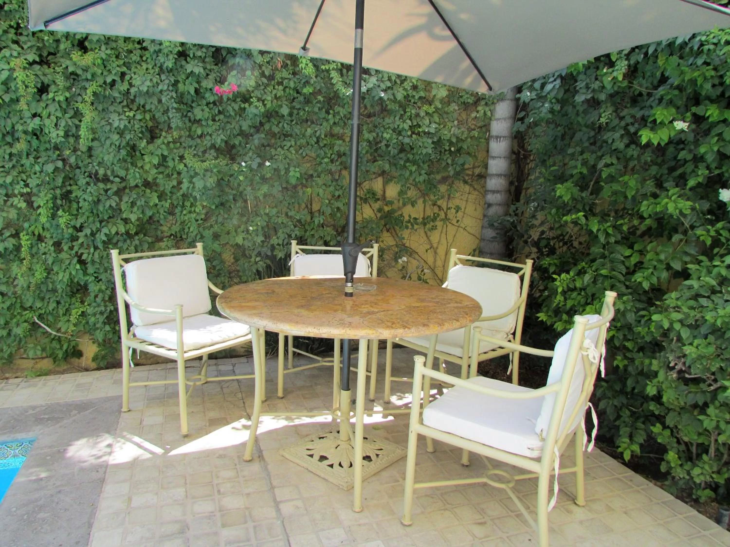 Swimming pool in Best Western Hotel Posada Del Rio Express