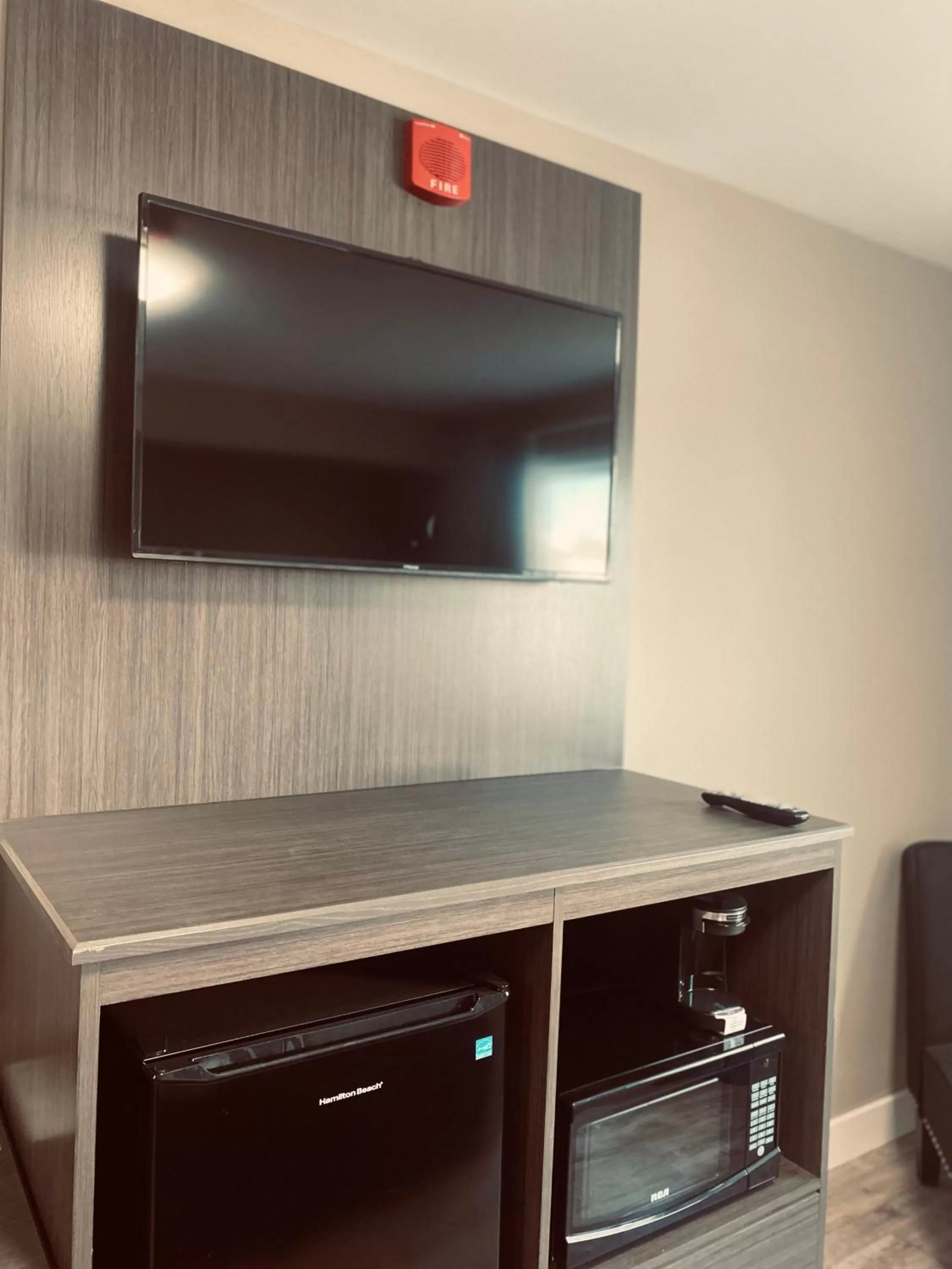 TV and multimedia in Econo Lodge