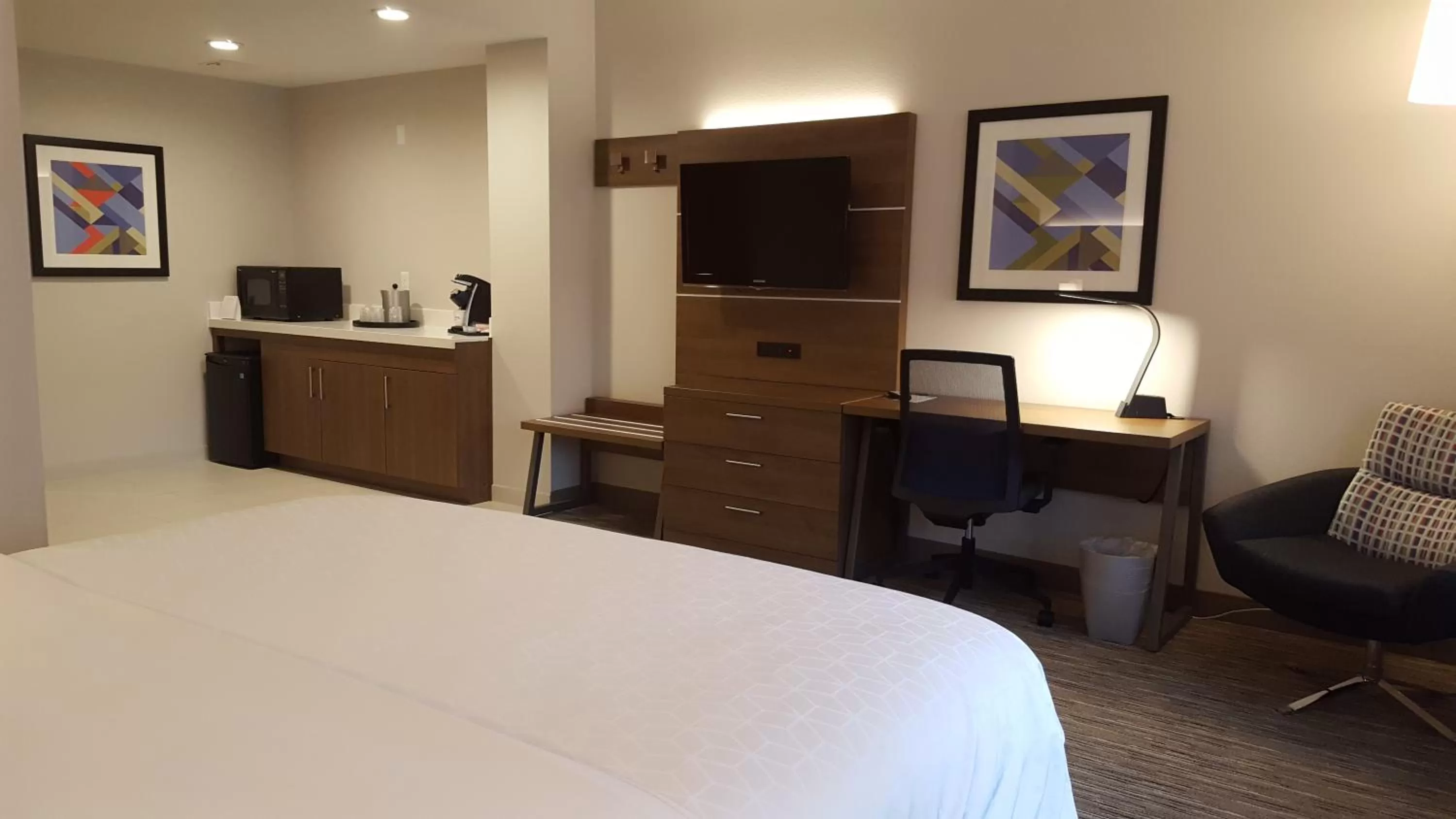 Photo of the whole room, Bed in Holiday Inn Express Fremont - Milpitas Central by IHG
