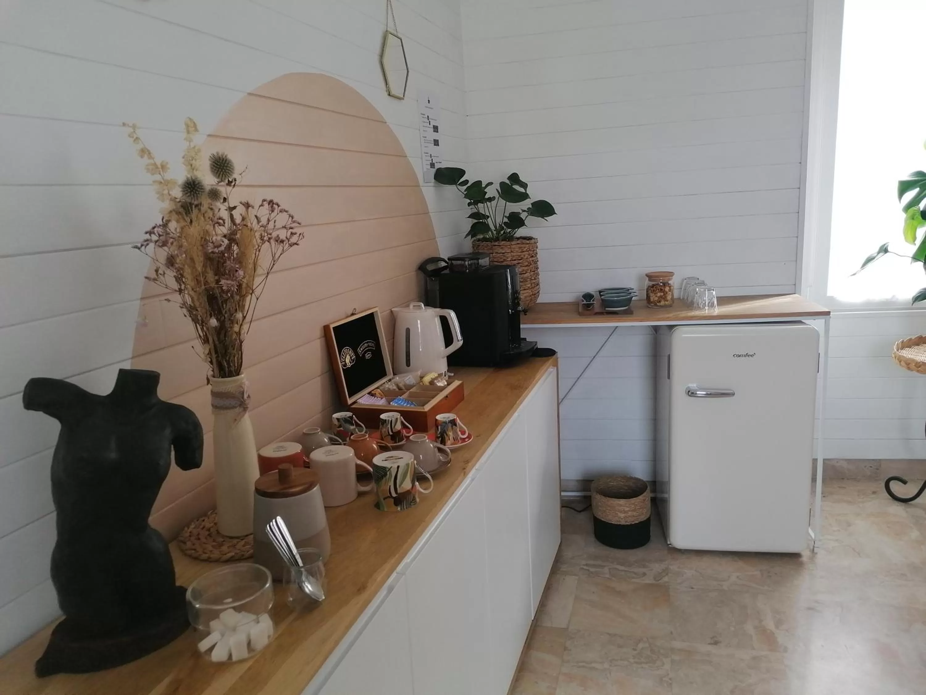 Kitchen/Kitchenette in La bulle d'Etel, chambres & spa