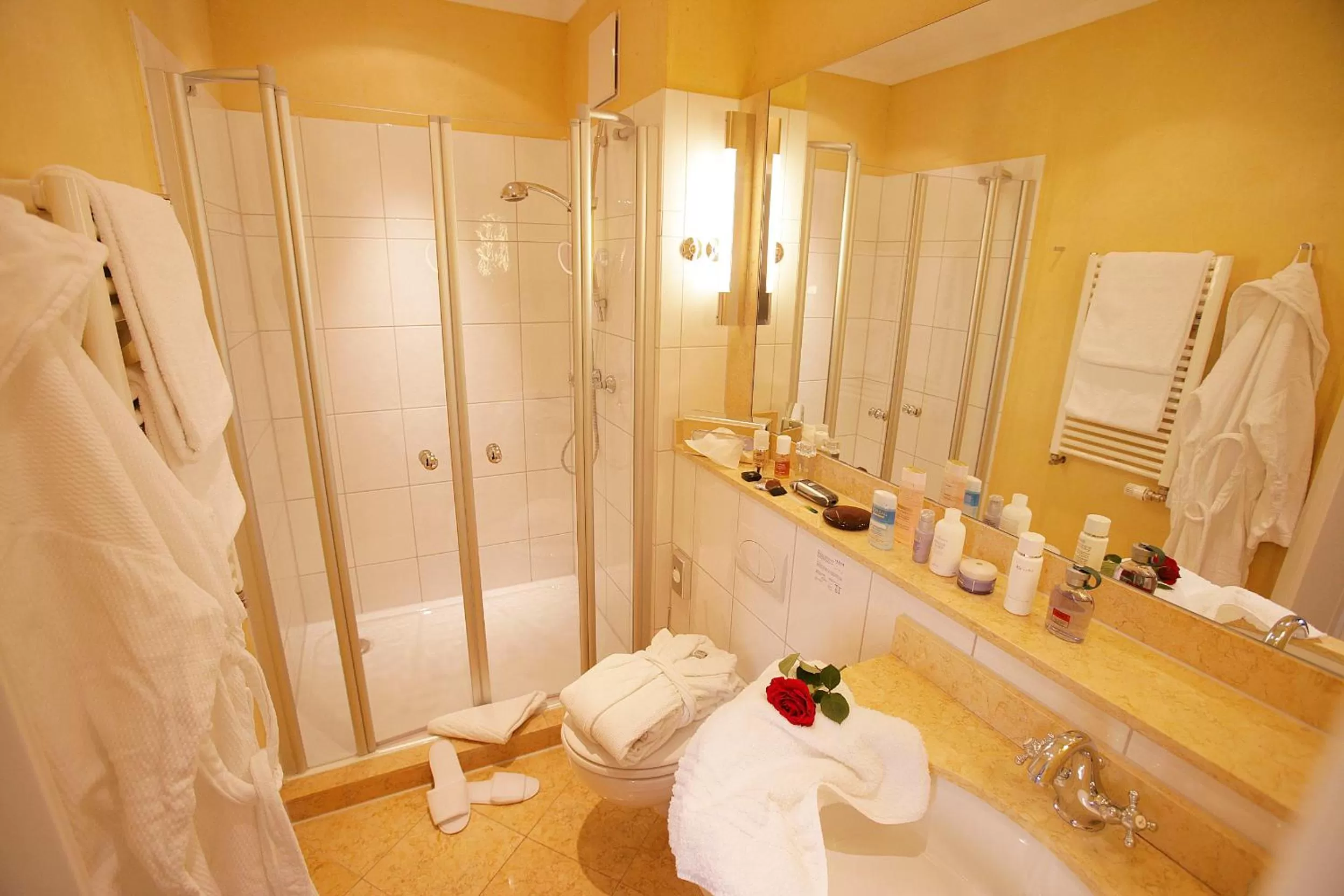 Bathroom in Strandhotel Heringsdorf mit Soleaußenpool 30 Grad