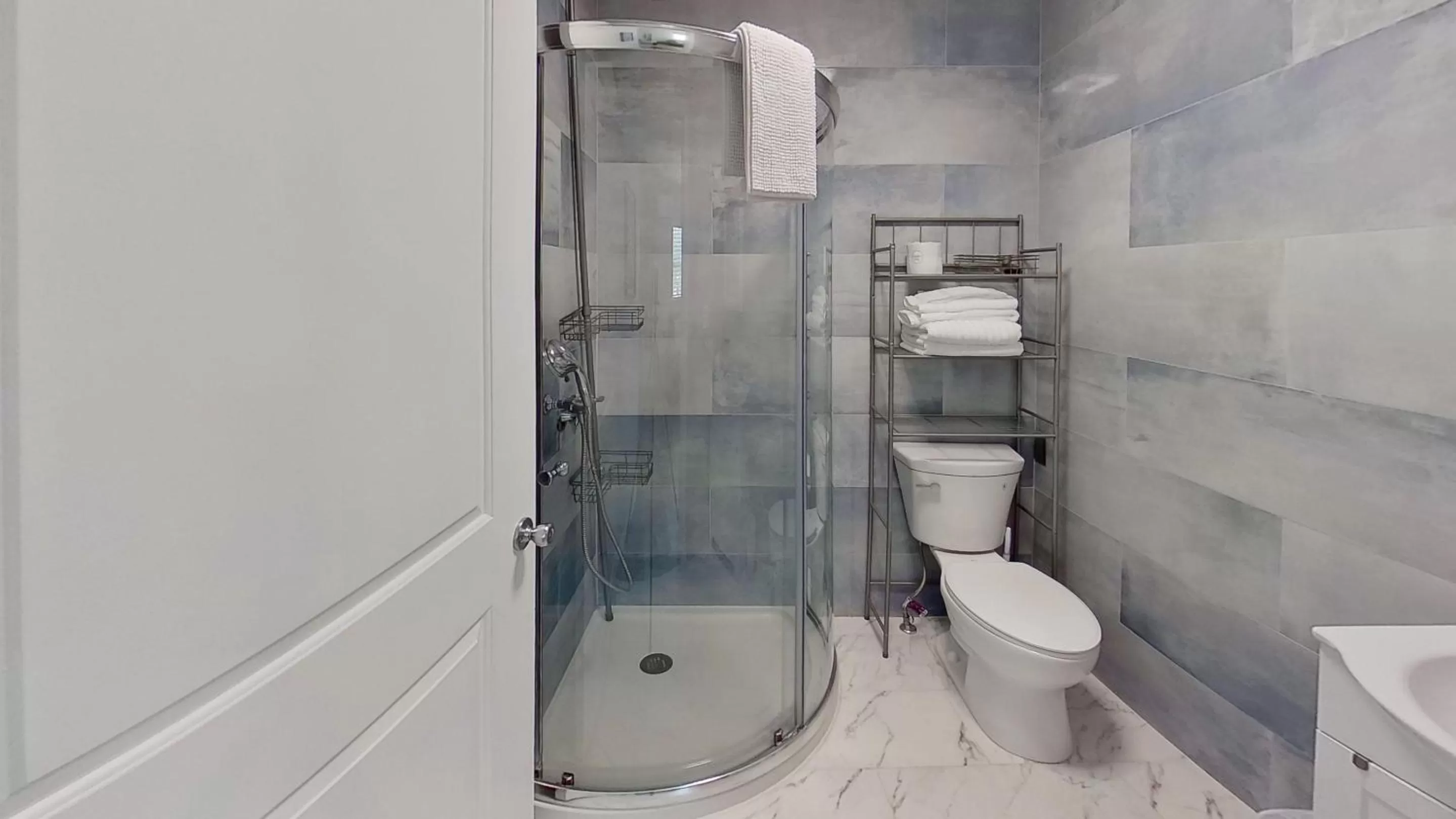 Shower in Matlacha on Shoreview