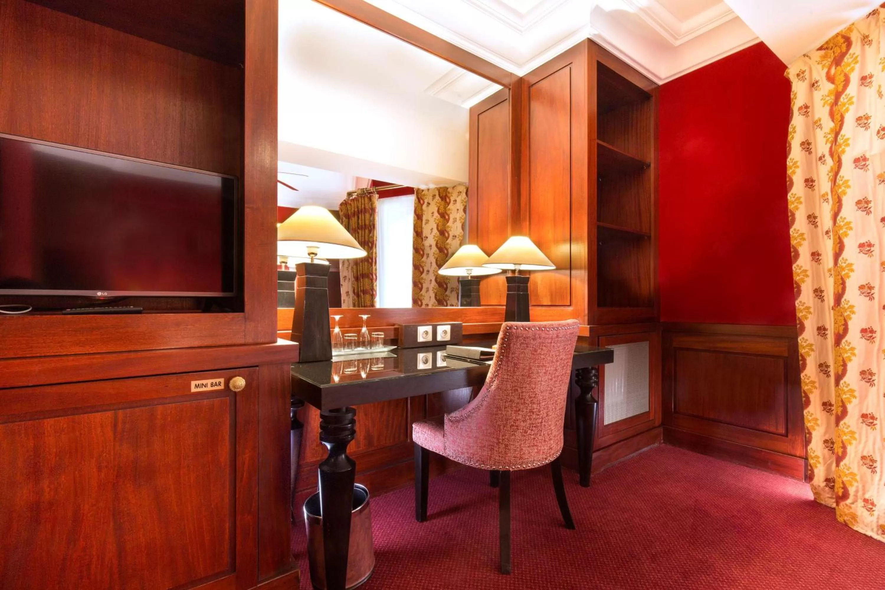 Photo of the whole room in Grand Hotel de l'Opera - BW Premier Collection