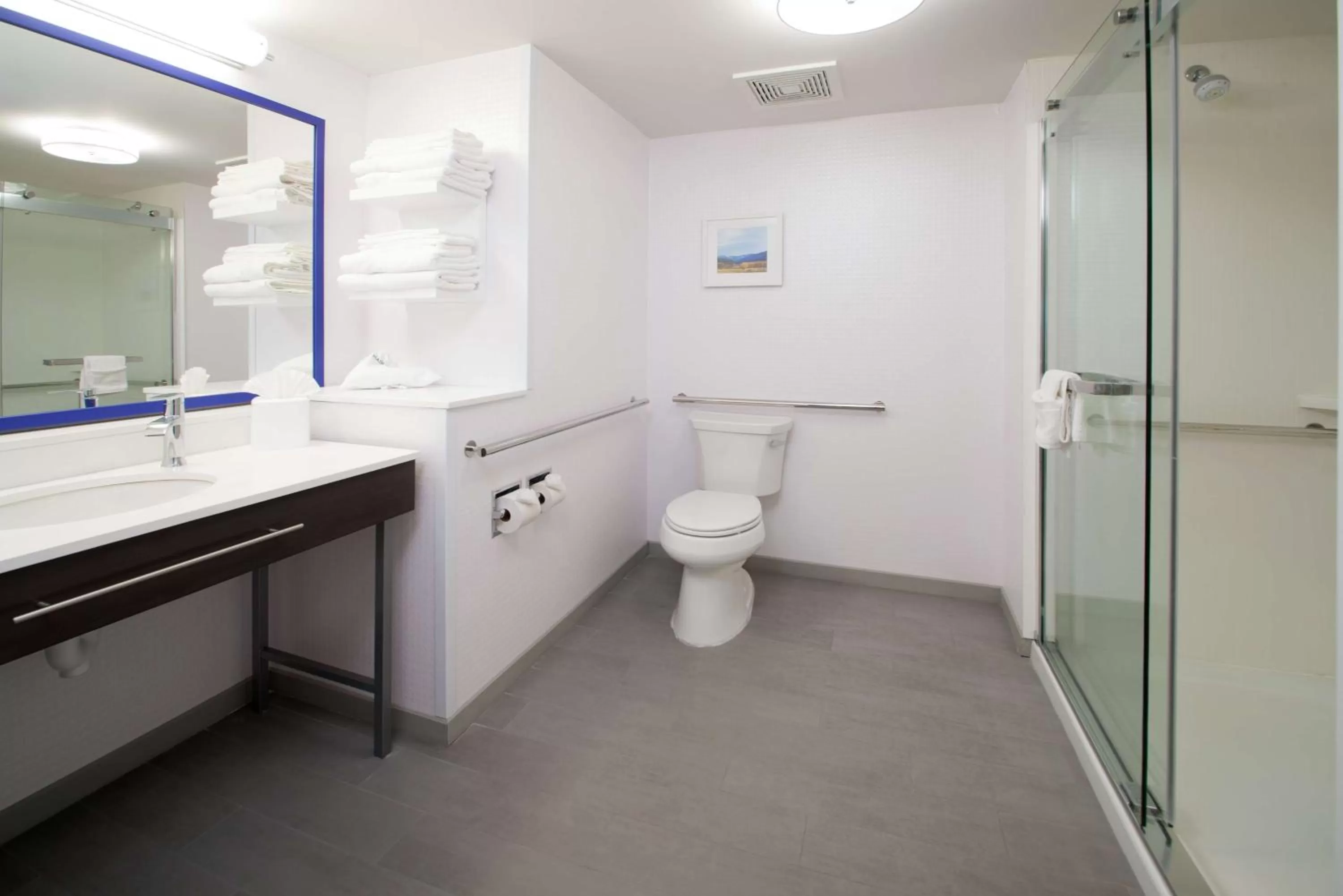 Bathroom in Hampton Inn Arvin Tejon Ranch, Ca