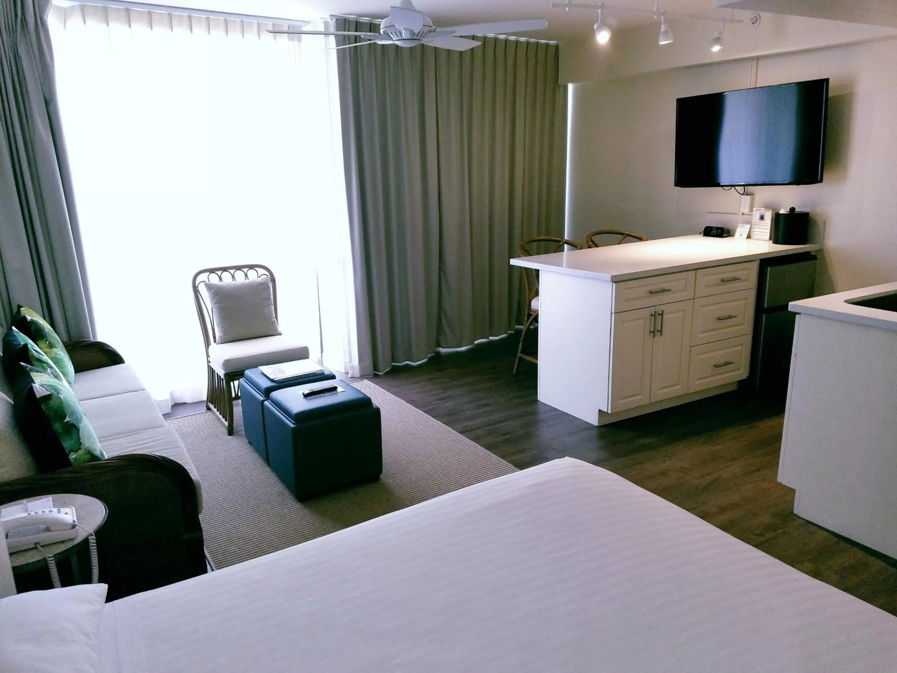 Living room, TV/Entertainment Center in Imperial Hawaii Resort