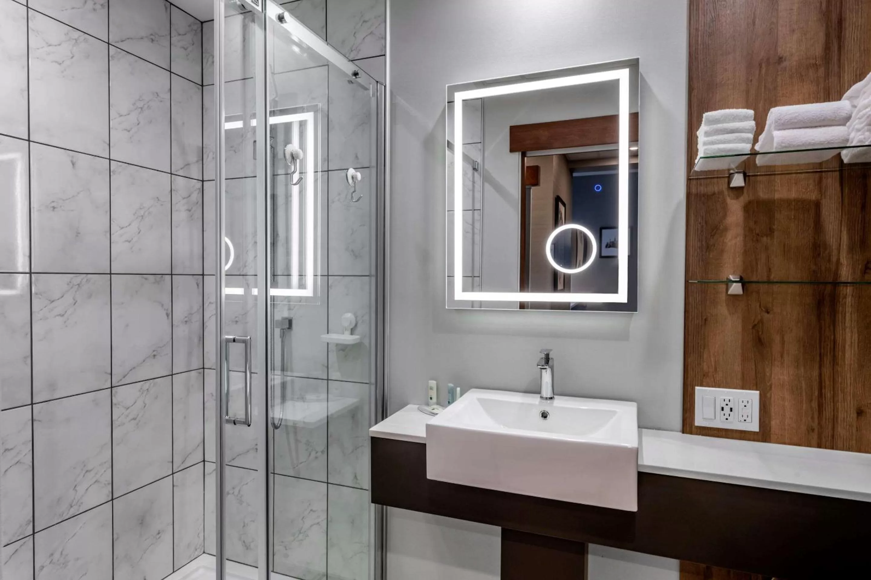 Bathroom in Quality Hotel & Conference Centre