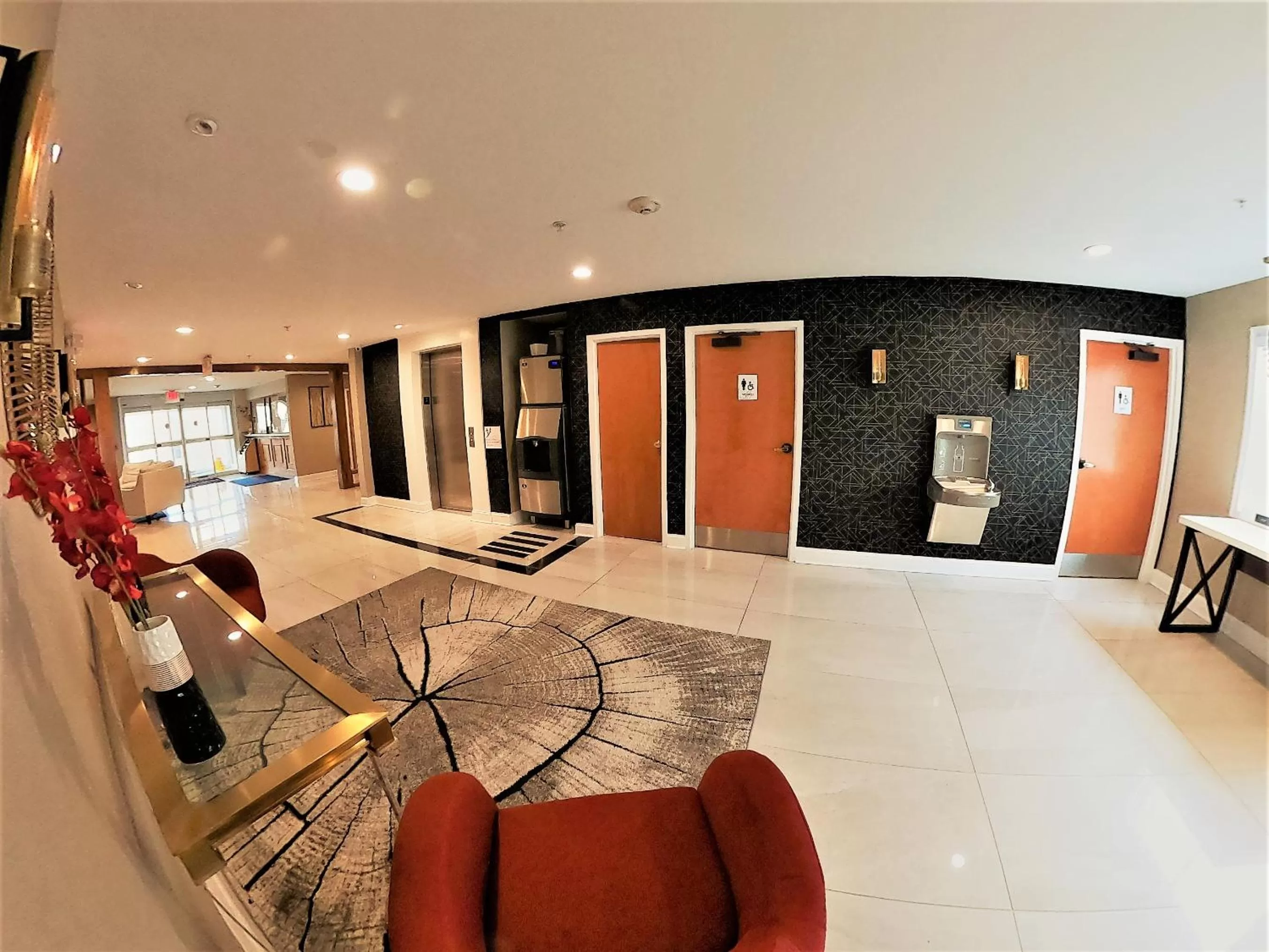 Lobby or reception in Ramada by Wyndham Strasburg - Shenandoah Valley