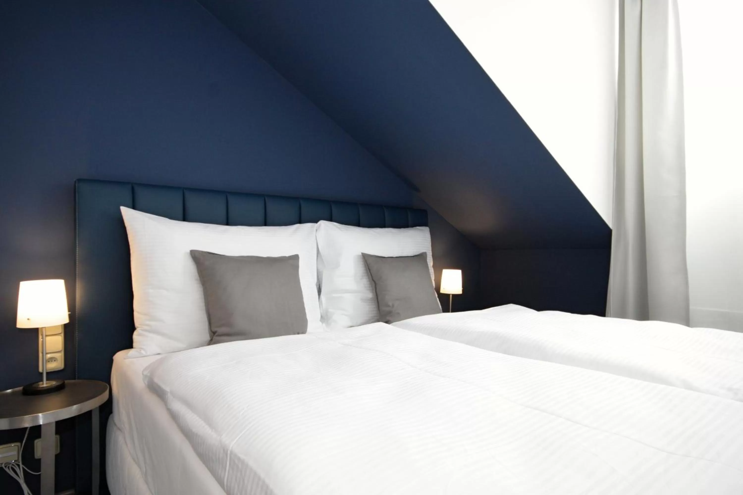 Bedroom, Bed in Alveo Suites