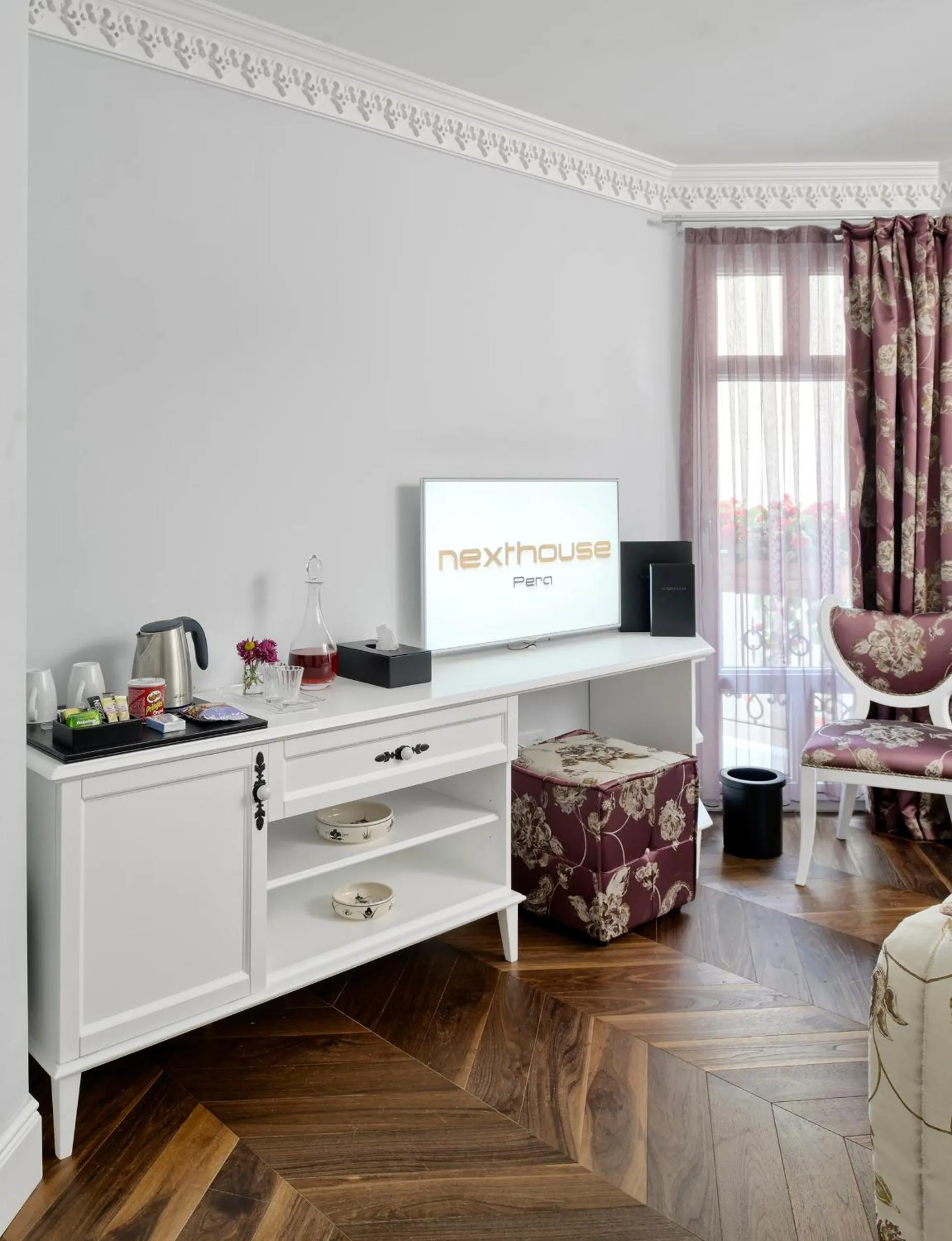 TV and multimedia in Nexthouse Pera Hotel