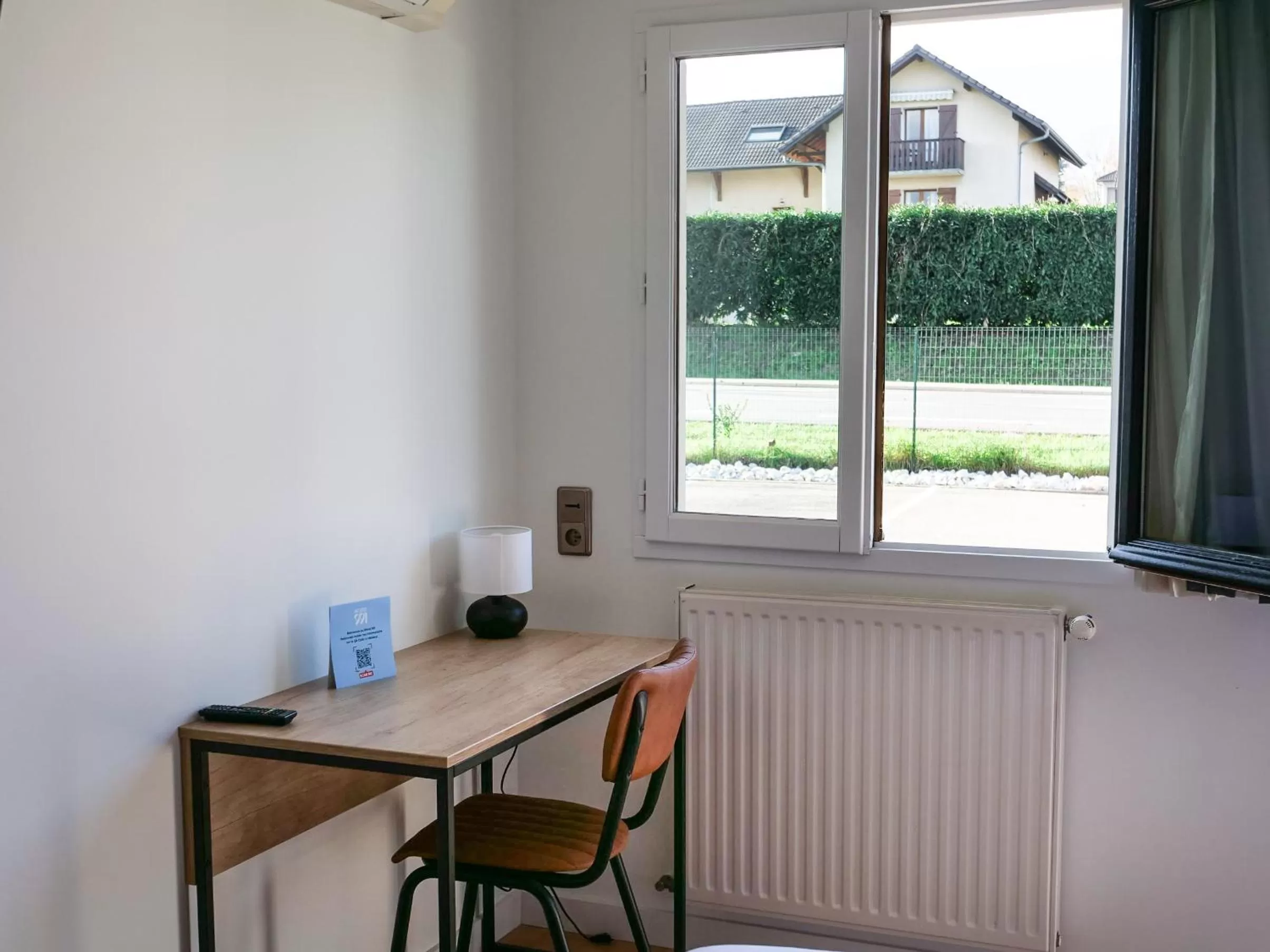 Seating area in Motel 991