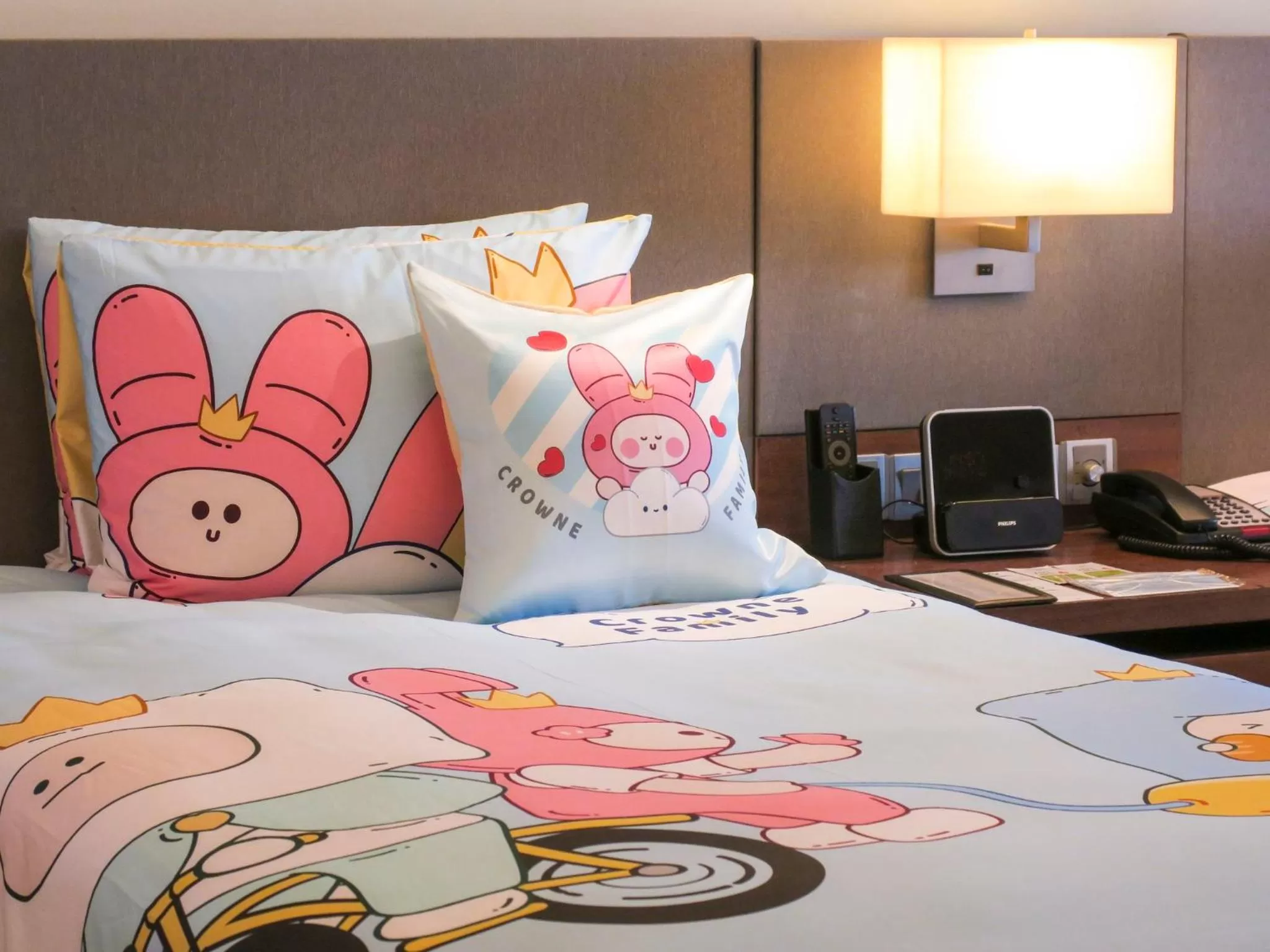 Photo of the whole room, Bed in Crowne Plaza Guangzhou City Centre by IHG