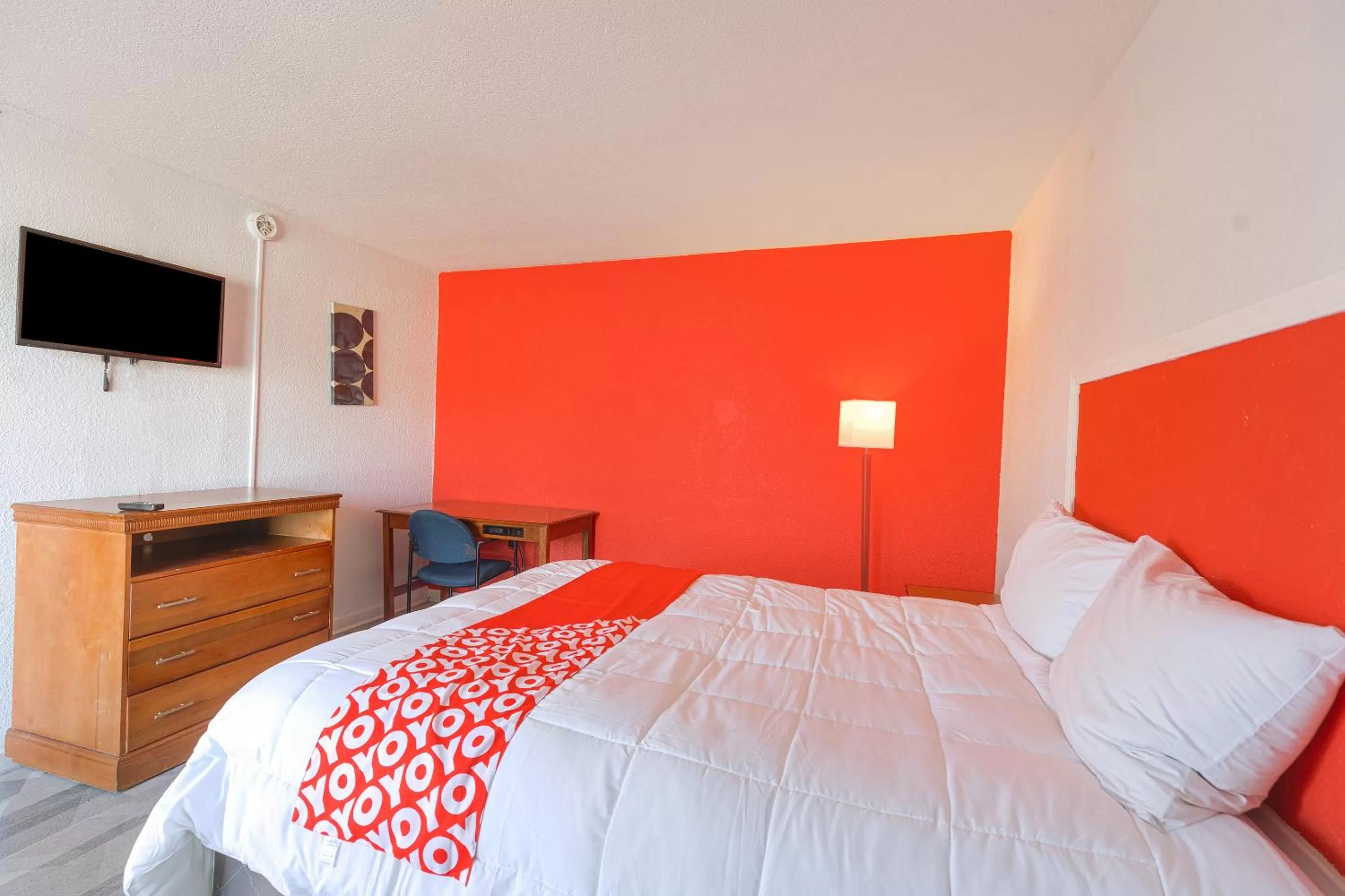 Premium Queen Bed Non-Smoking in OYO Hotel Houston, TX near Medical Center NRG Stadium