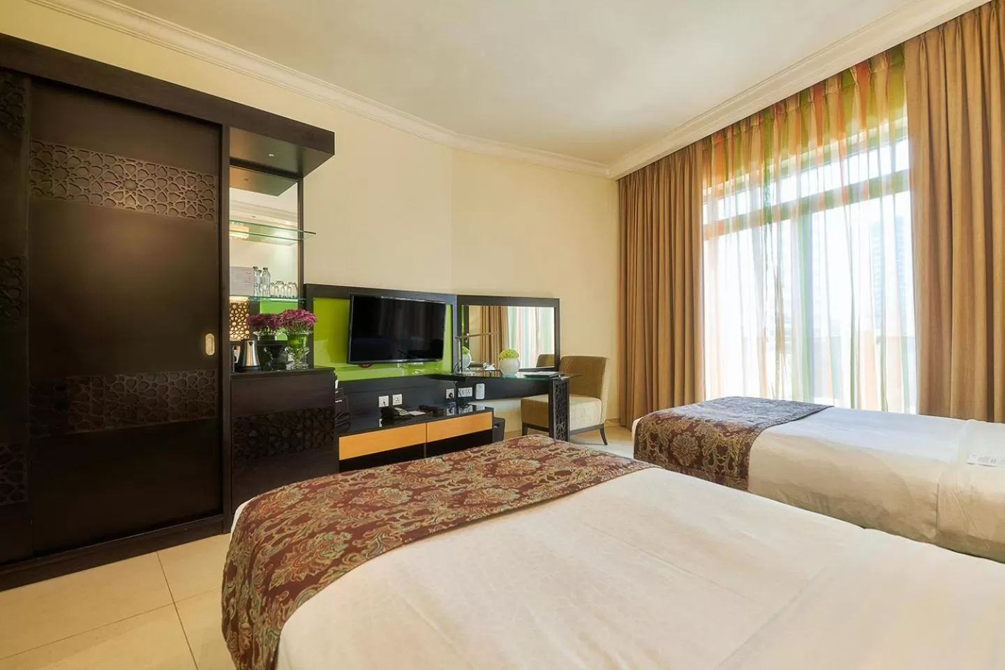 TV and multimedia, Bed in Bahi Ajman Palace Hotel