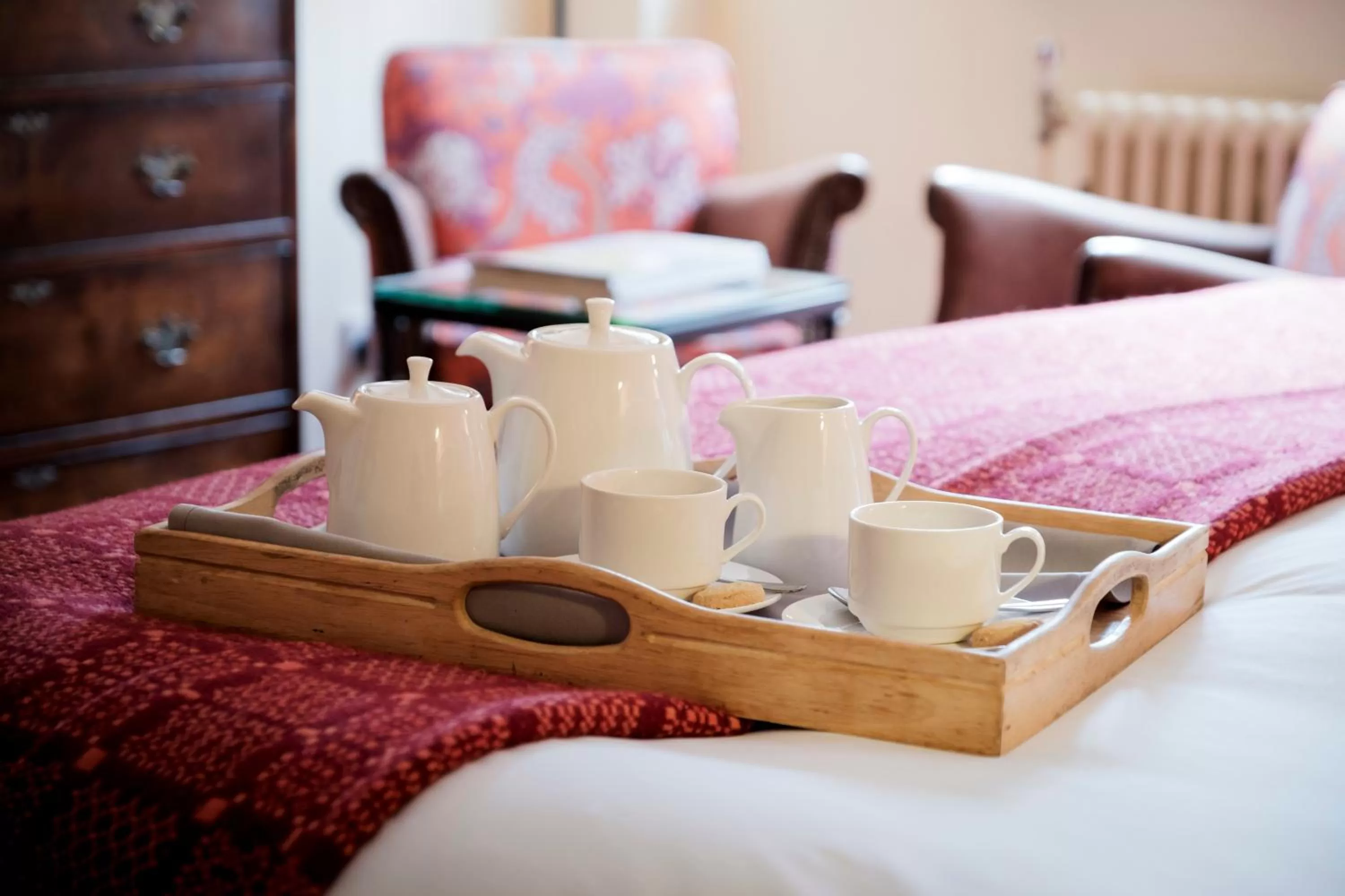 Coffee/tea facilities, Bed in The Bear Of Rodborough Hotel