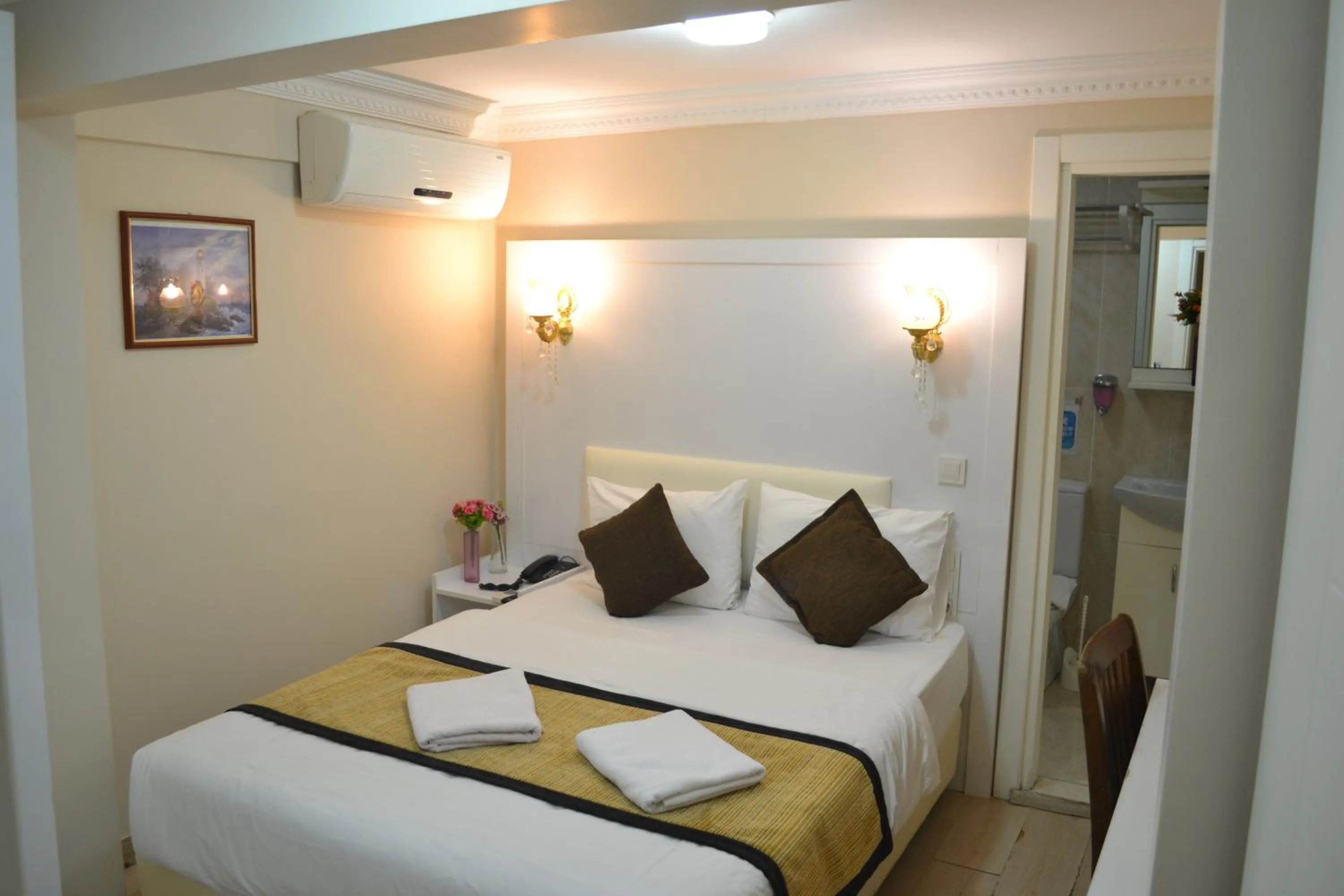 Bedroom, Bed in New Fatih Hotel