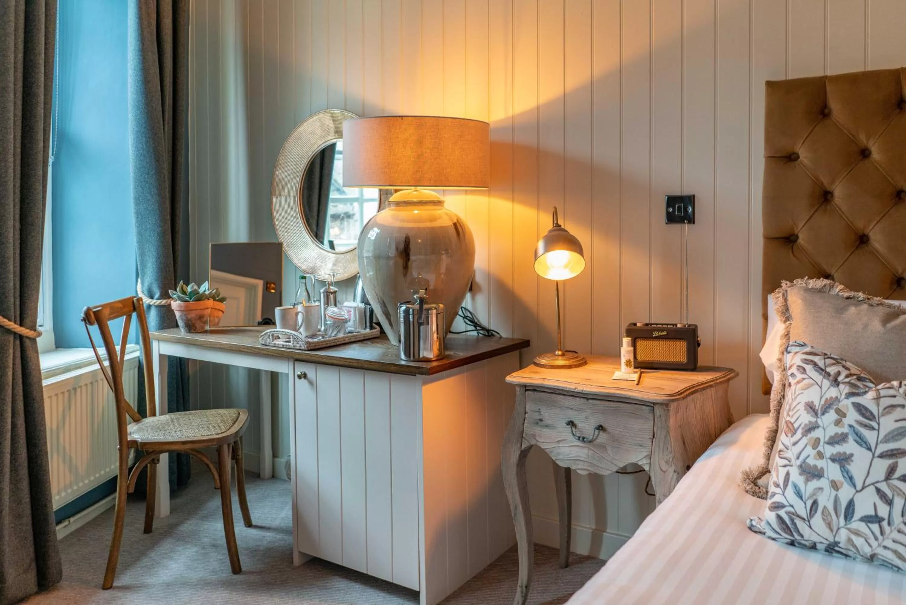 Coffee/tea facilities, Bed in The George Inn & Plaine