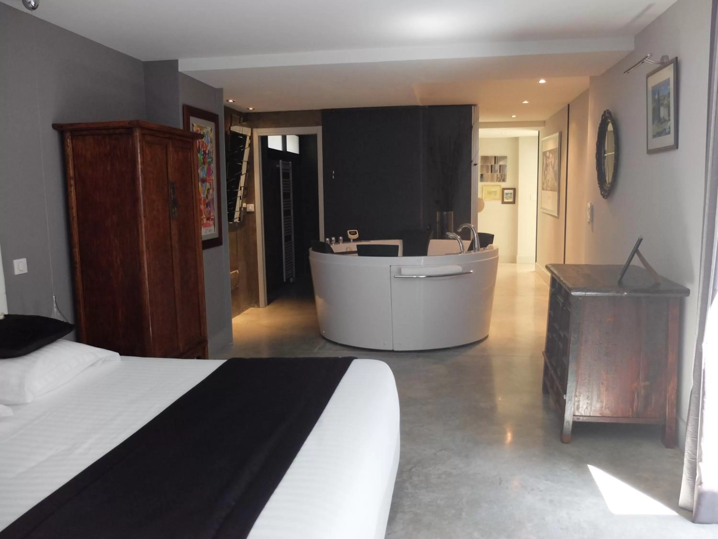 Photo of the whole room, Bed in Be Loft B&B Pool & Spa