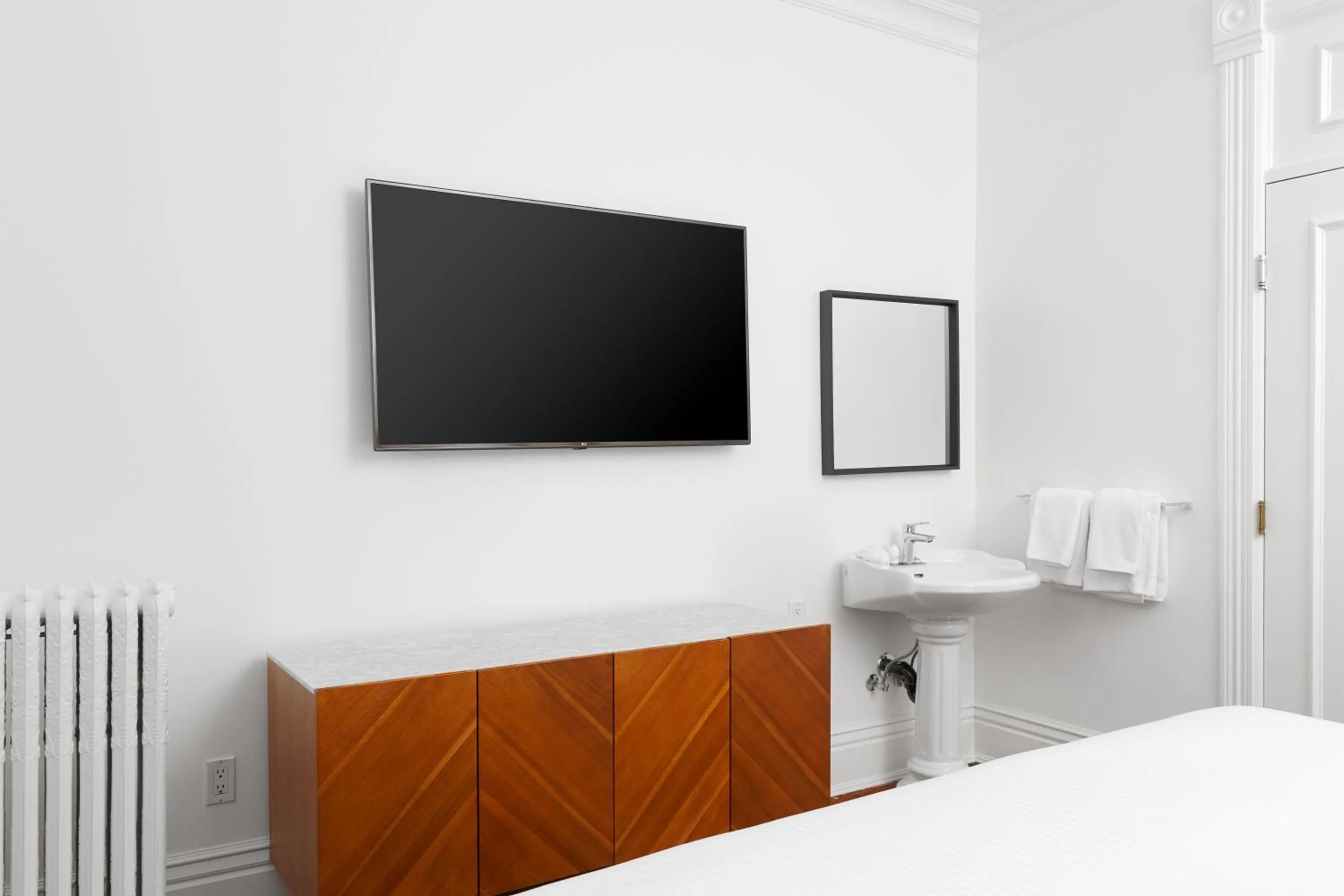 Bedroom, Bed in Victorian Hotel