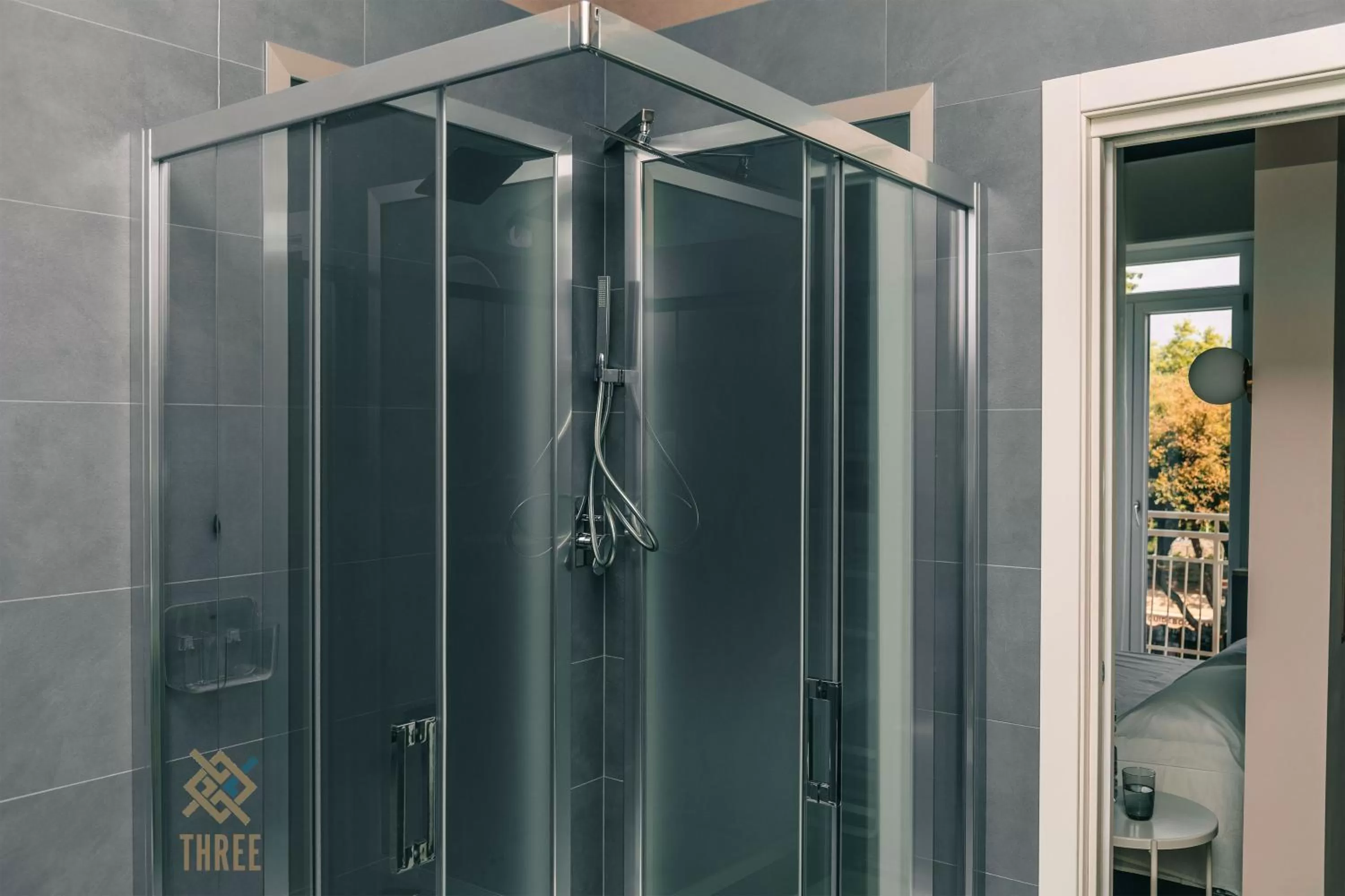 Shower in Four Pompei