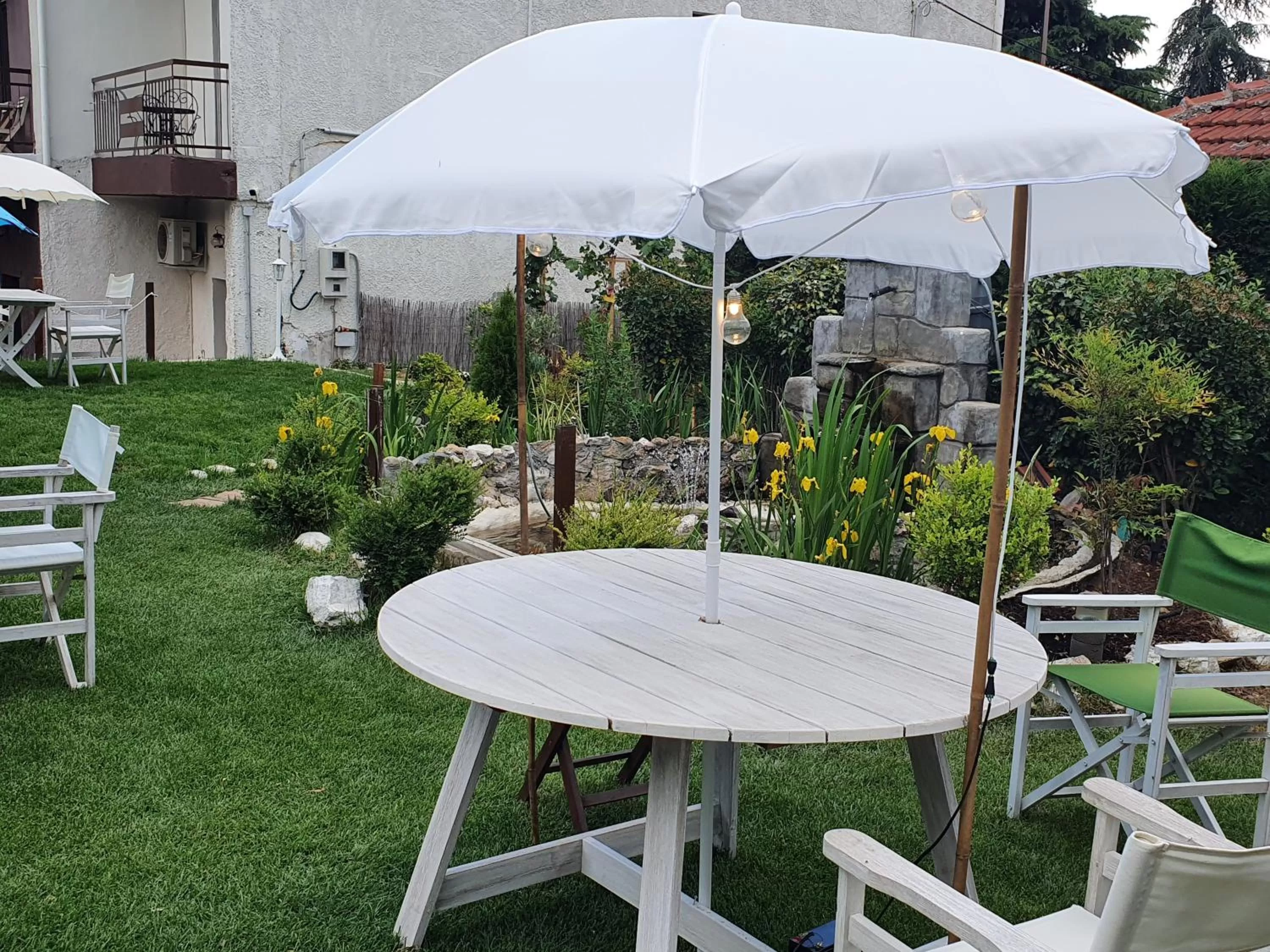 Swimming pool in Theatro Hotel Odysseon