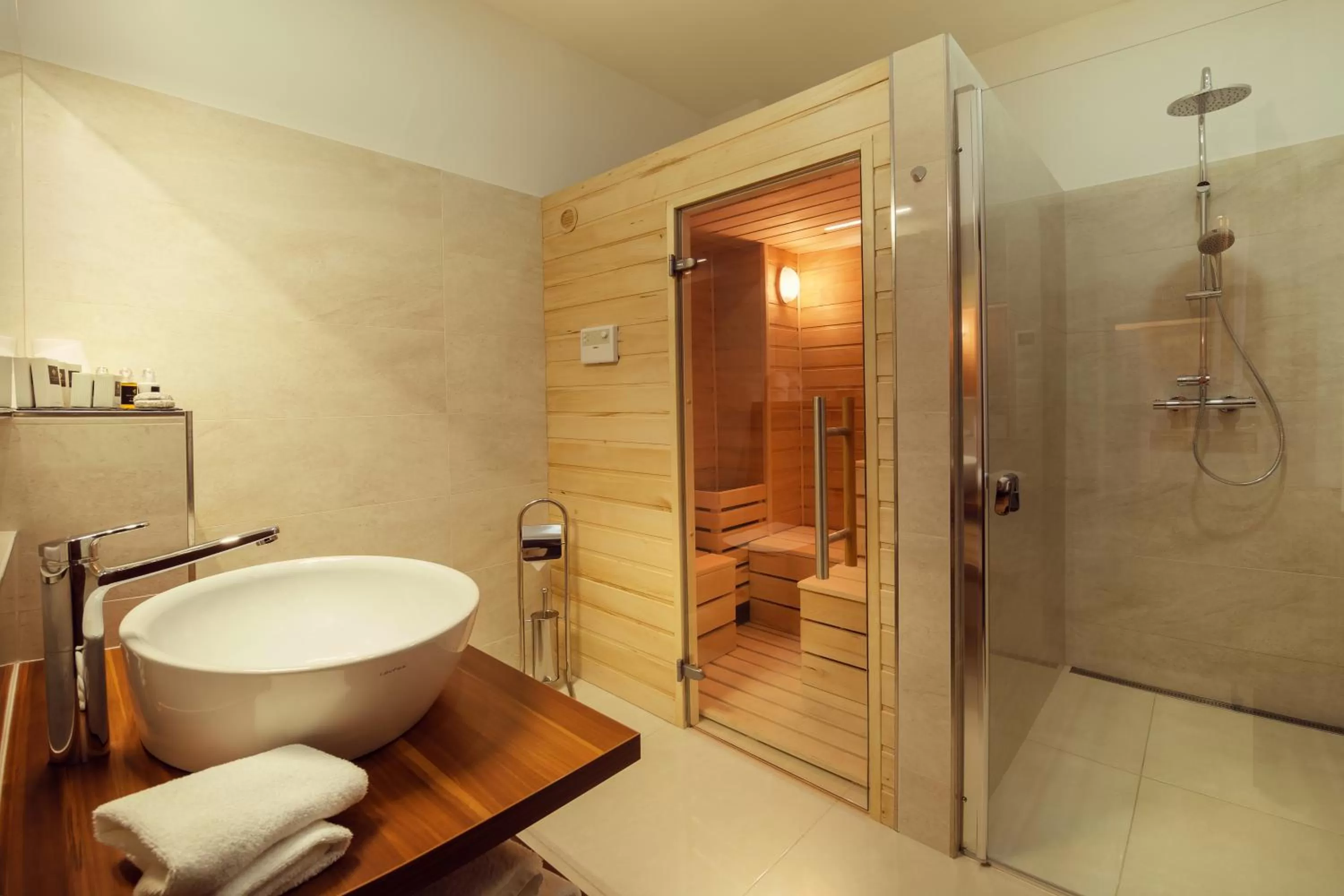 Shower in City Residence Apartment Hotel