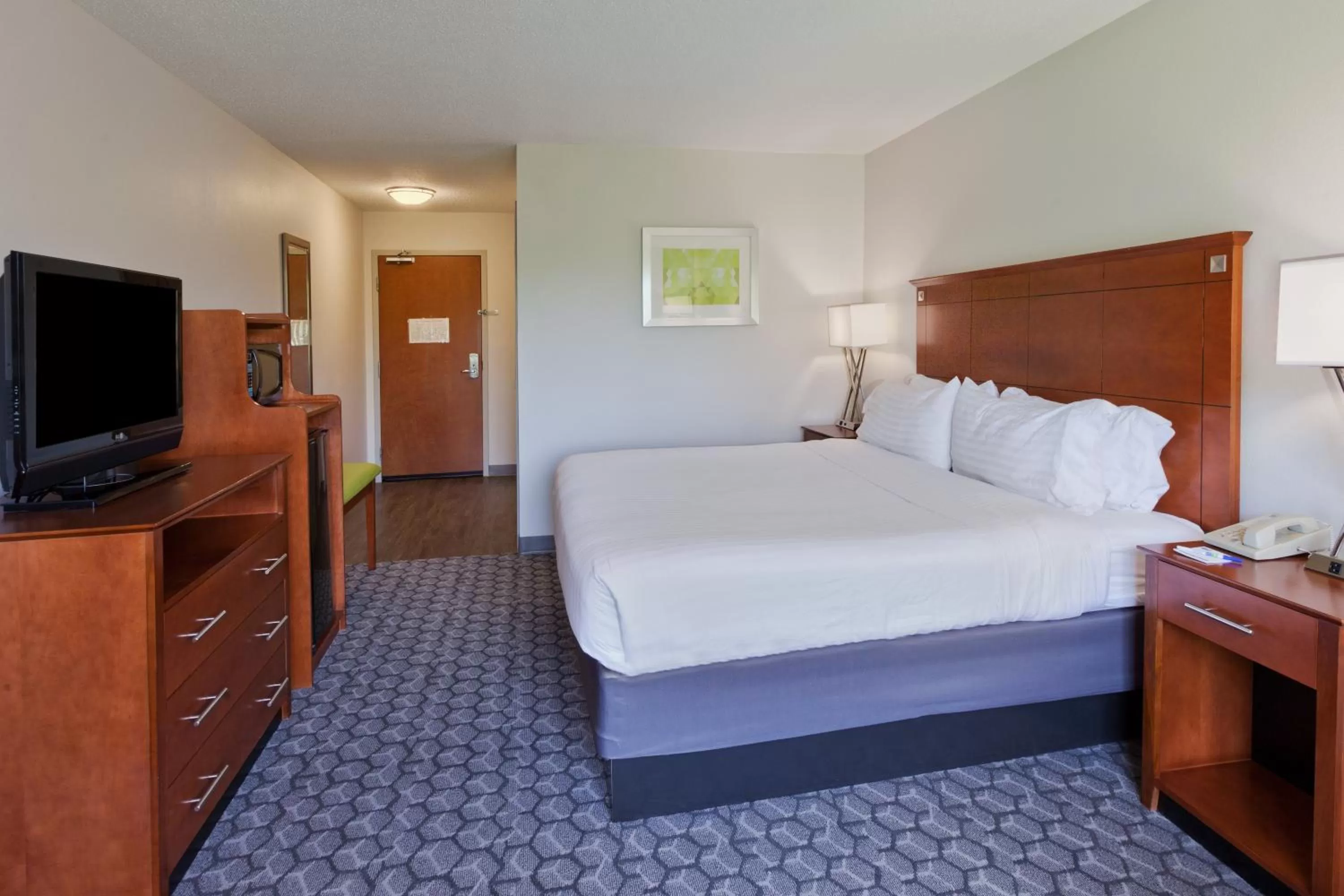 Photo of the whole room, Bed in Holiday Inn Express Phenix City-Fort Benning by IHG