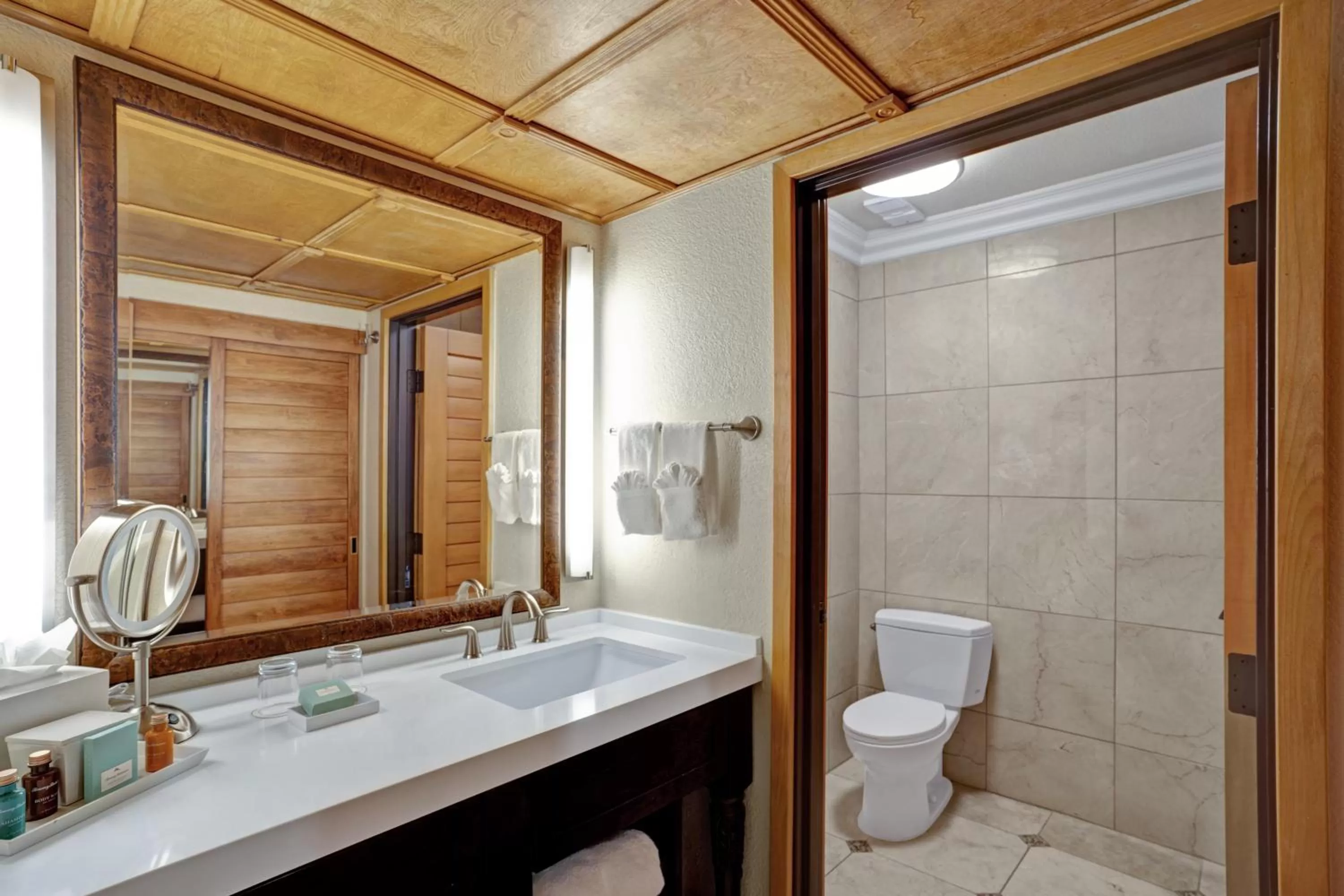 Bathroom in Pacific Terrace Hotel