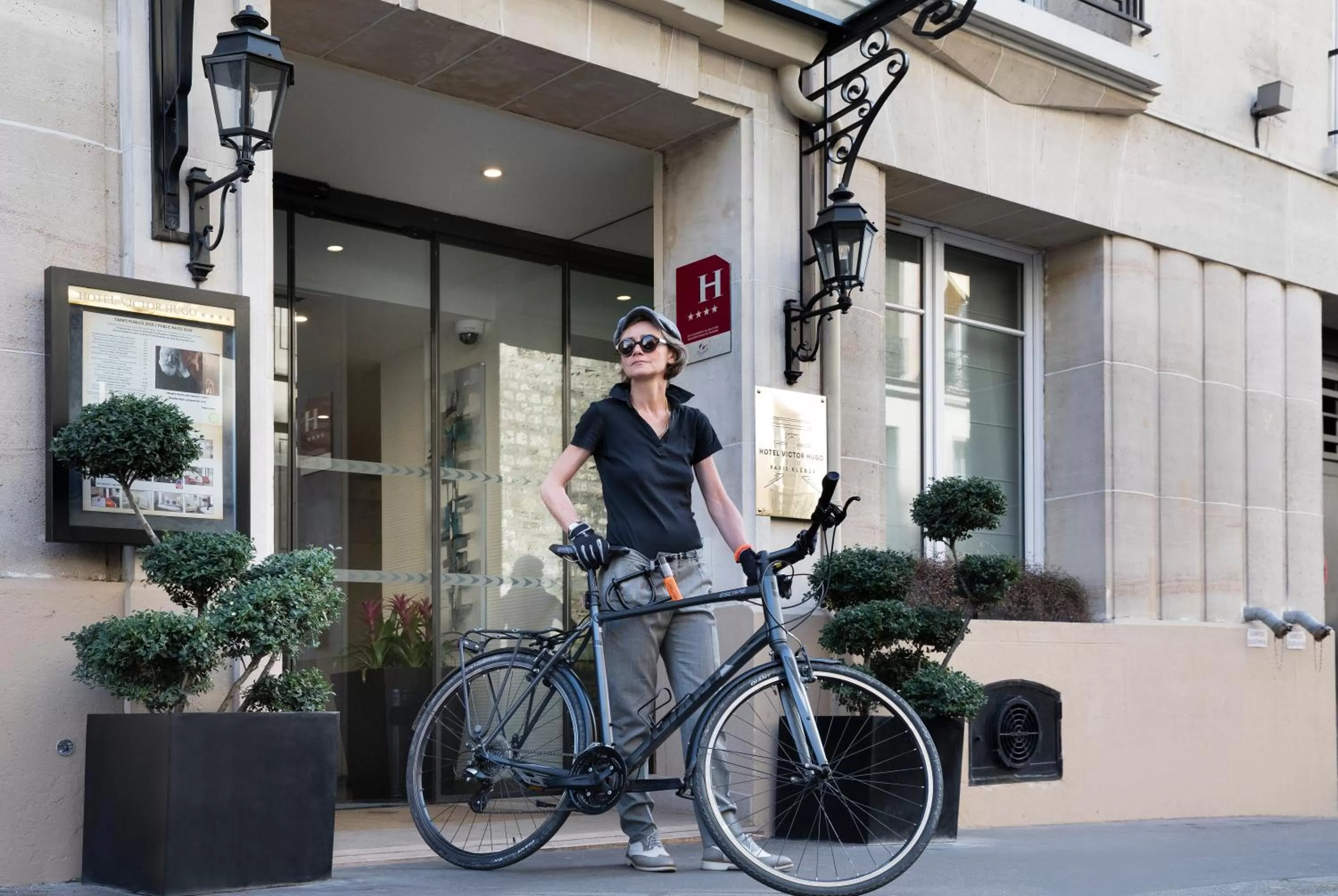 Facade/entrance in Hôtel Victor Hugo Paris Kléber