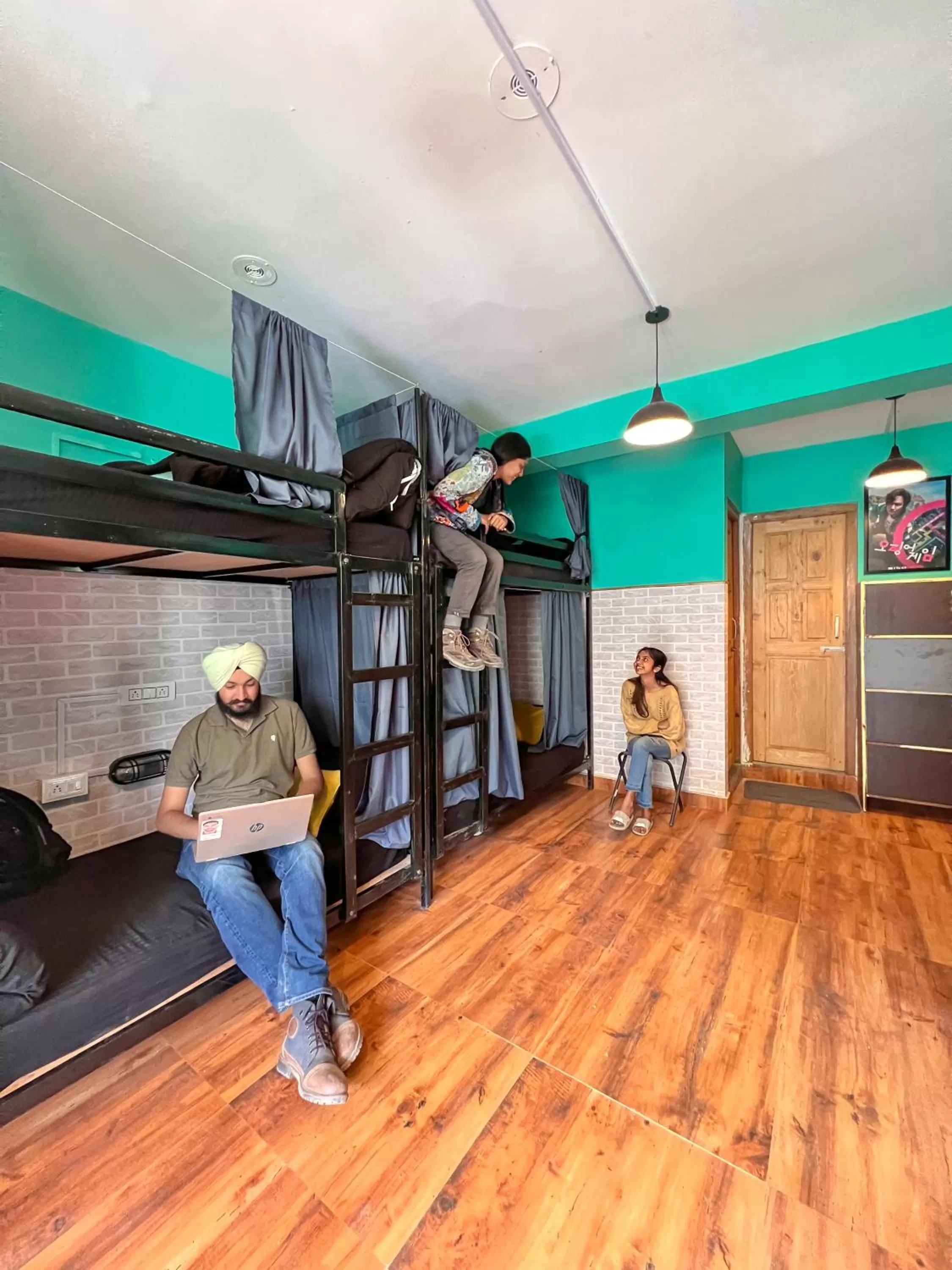 Whoopers Hostel Manali