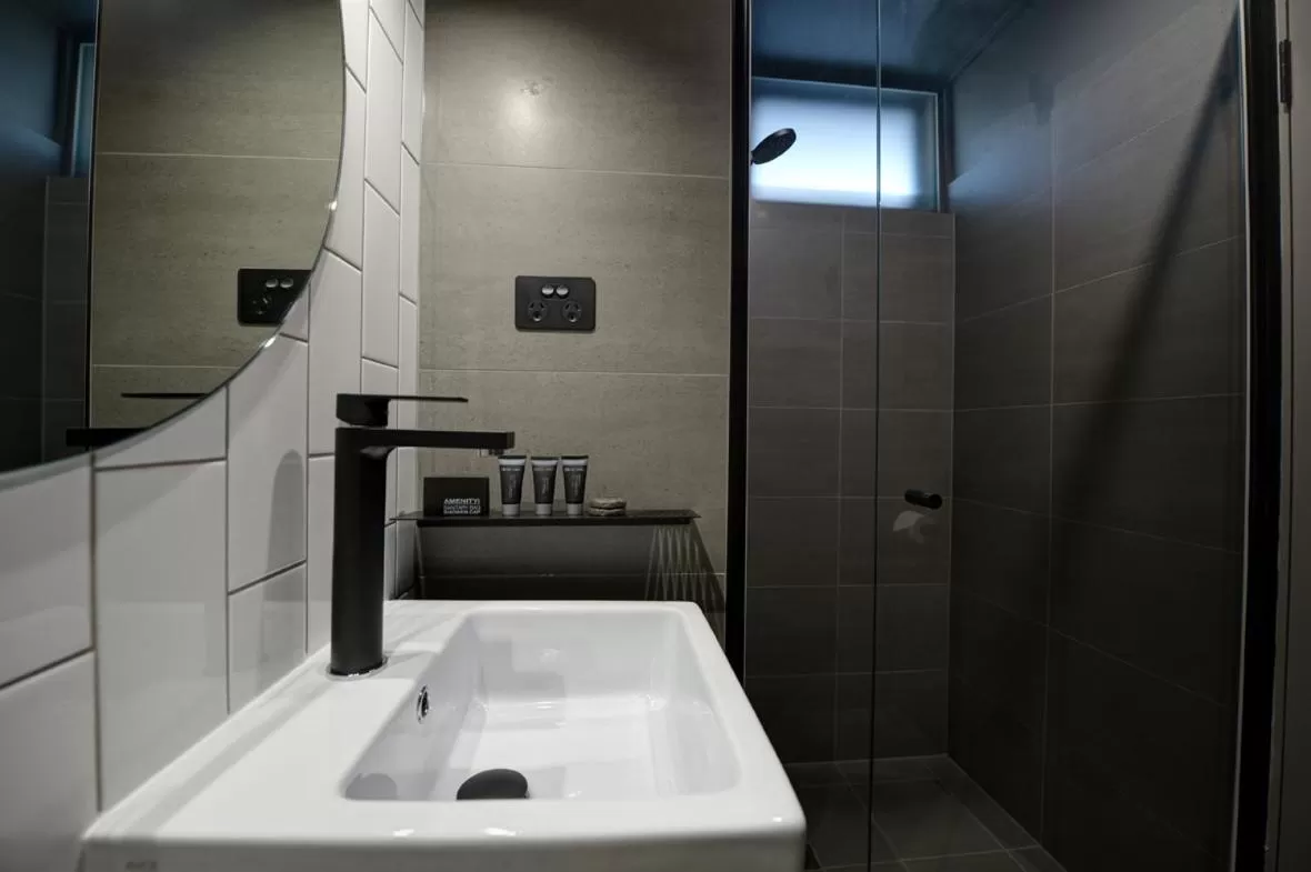 Bathroom in CBD Motor Inn