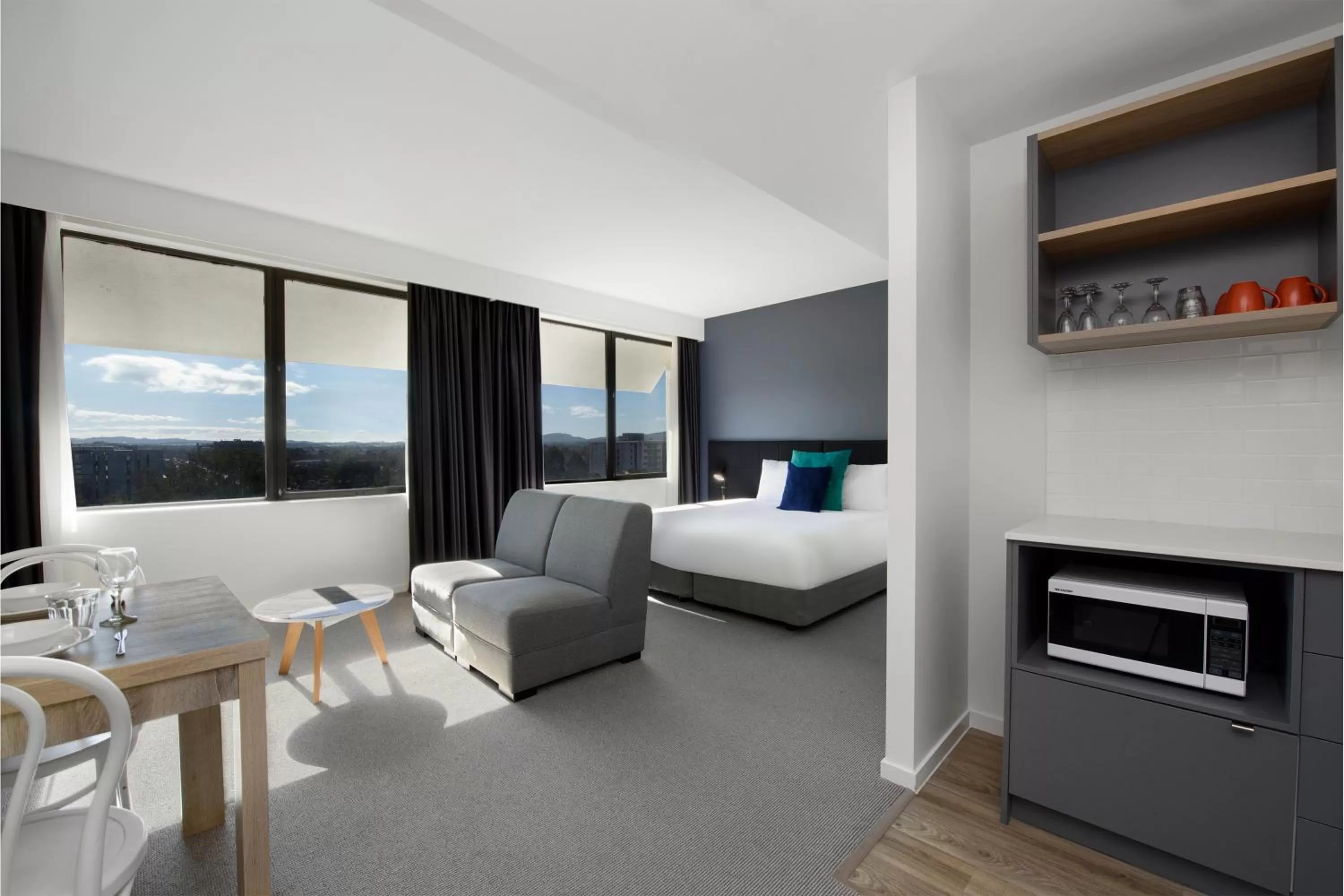 Living room, Bed in Mantra MacArthur Hotel