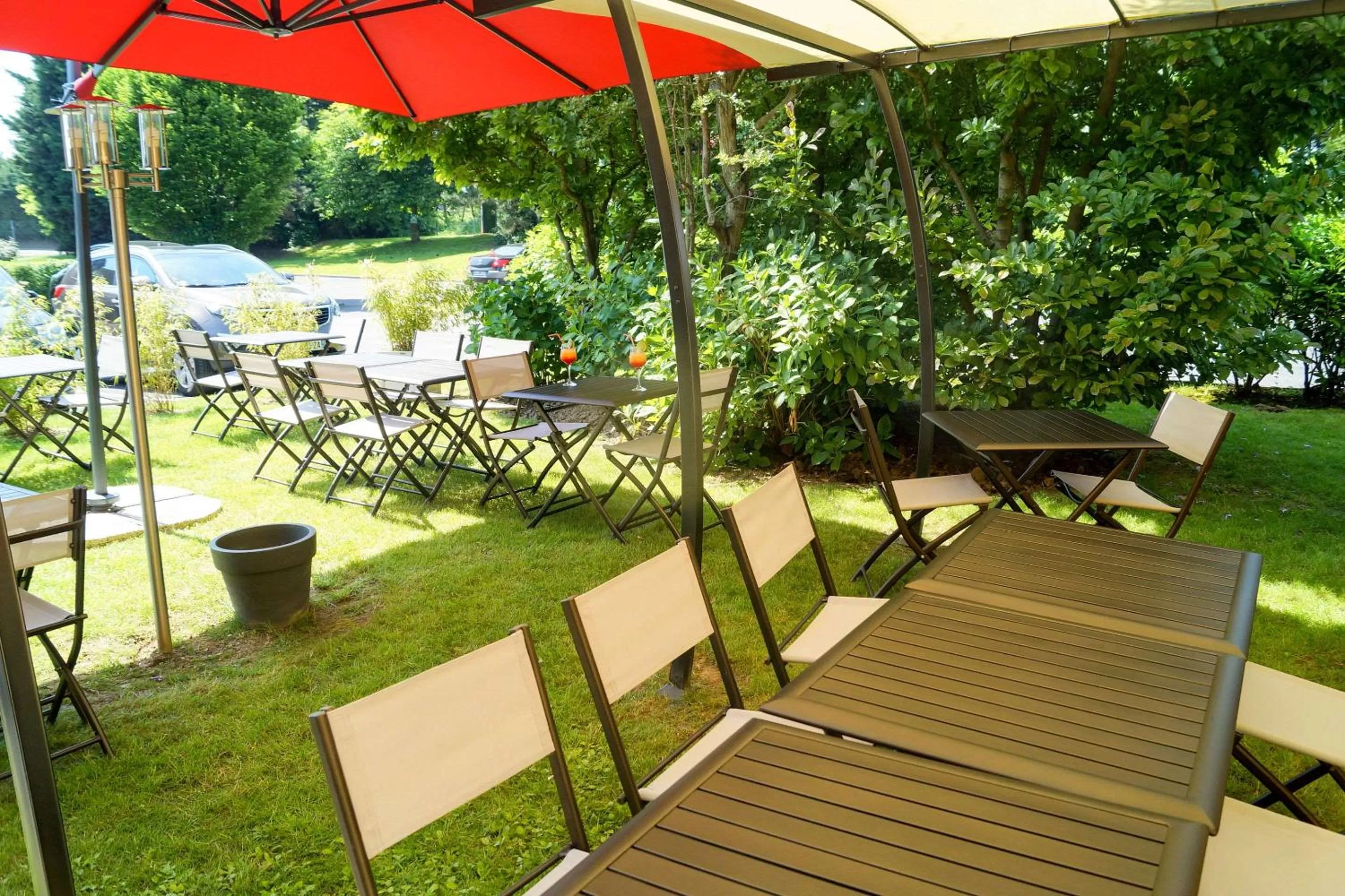 Patio in Comfort Hotel Lens - Noyelles Godault