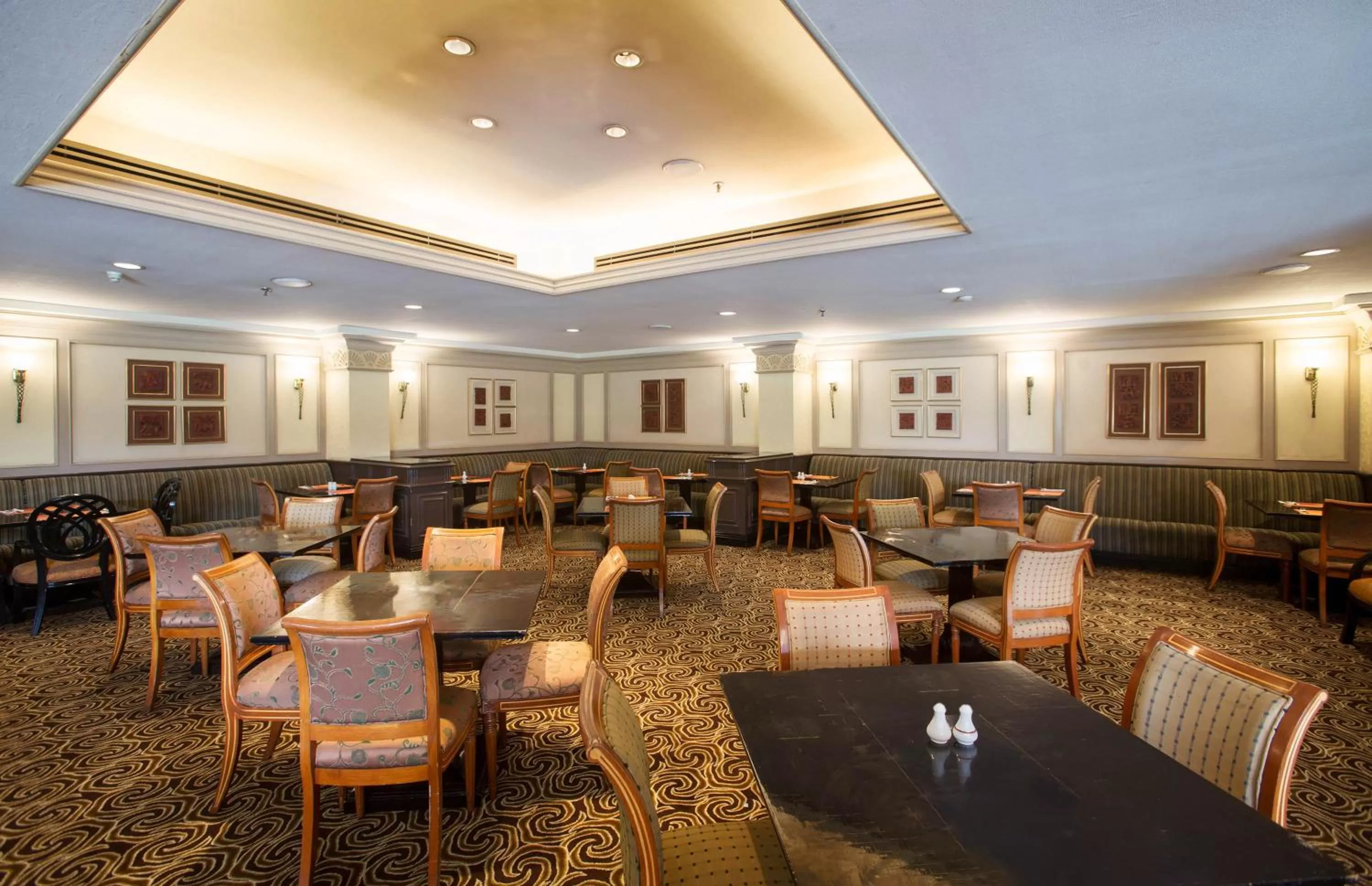 Restaurant/places to eat in Centara Riverside Hotel Chiang Mai