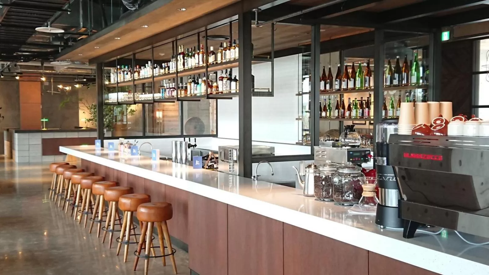 Lounge or bar in Kawasaki King Skyfront Tokyu REI Hotel