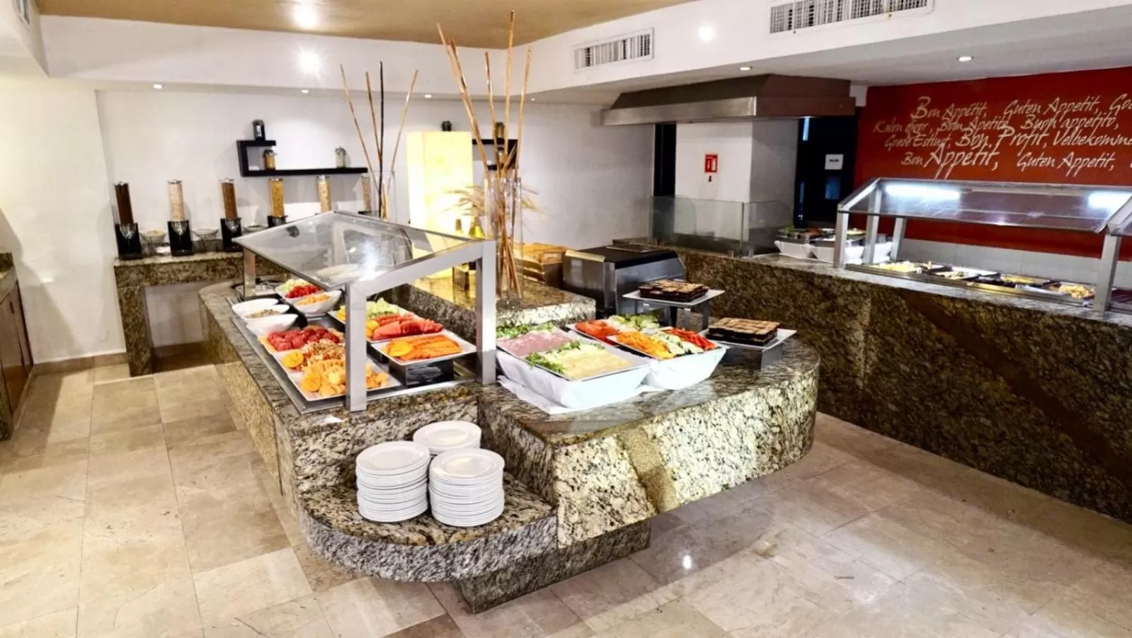 Food and drinks in Flamingo Cancun All Inclusive