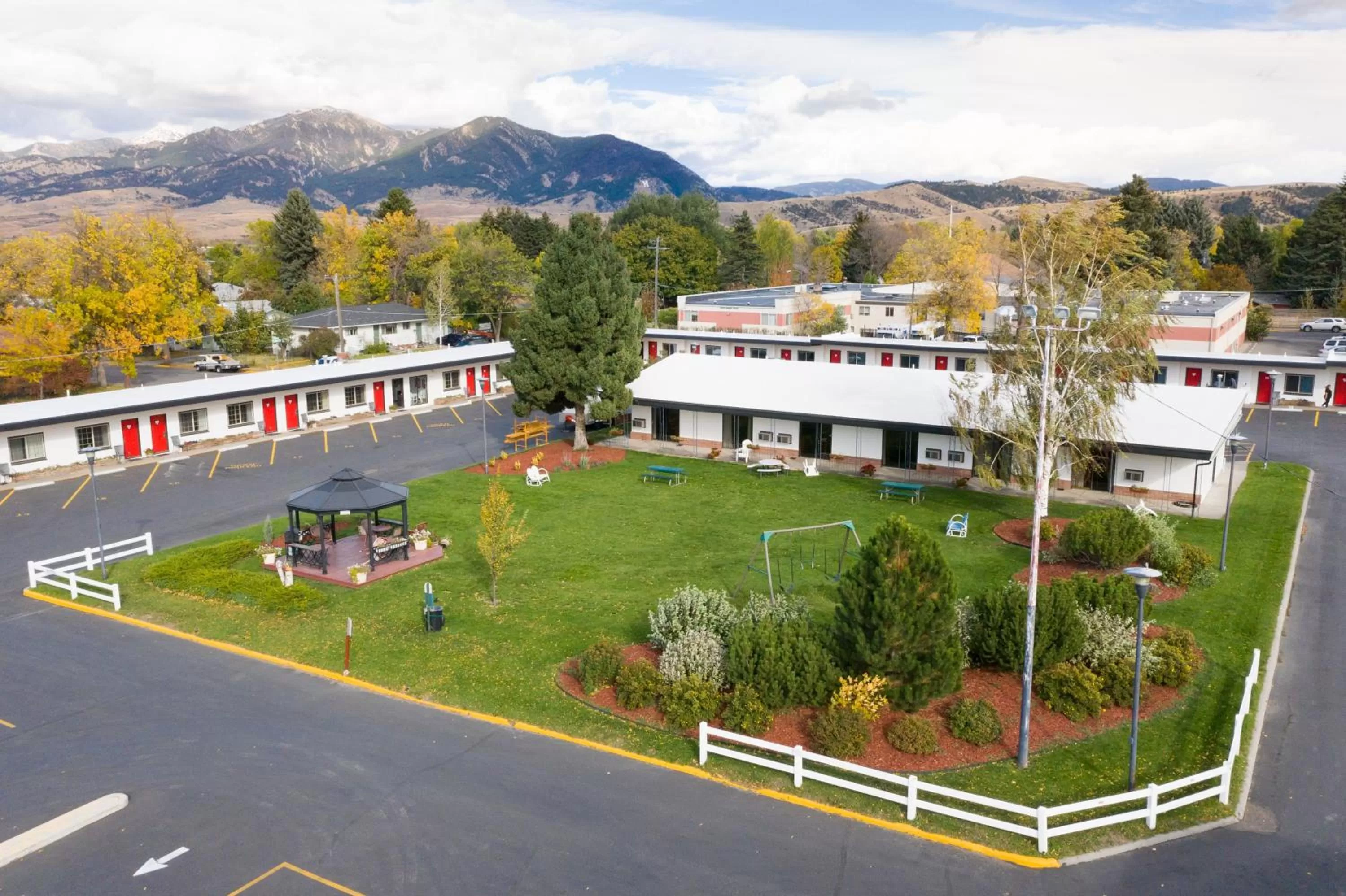 Property building in Sapphire Motel Midtown Bozeman