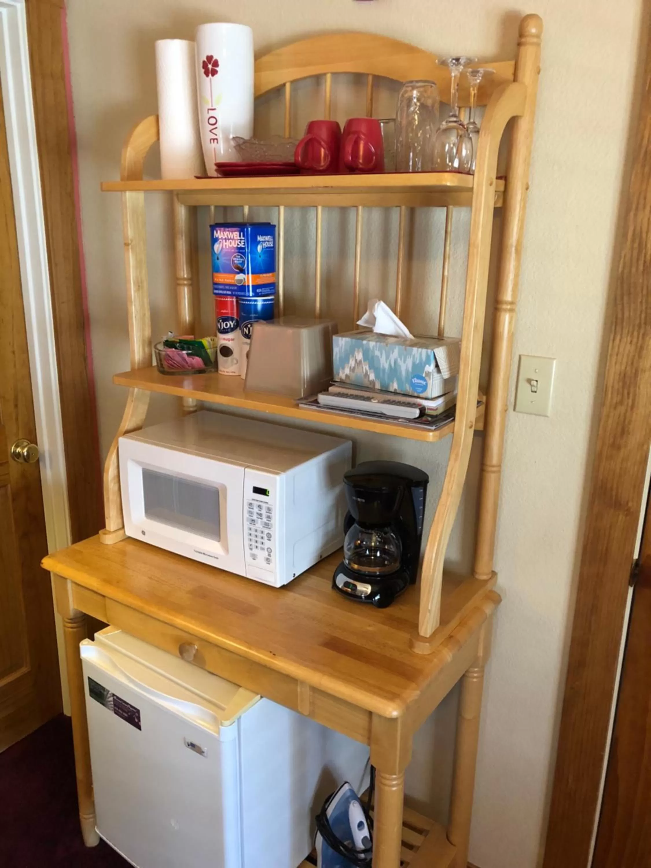 minibar in All Seasons Inn