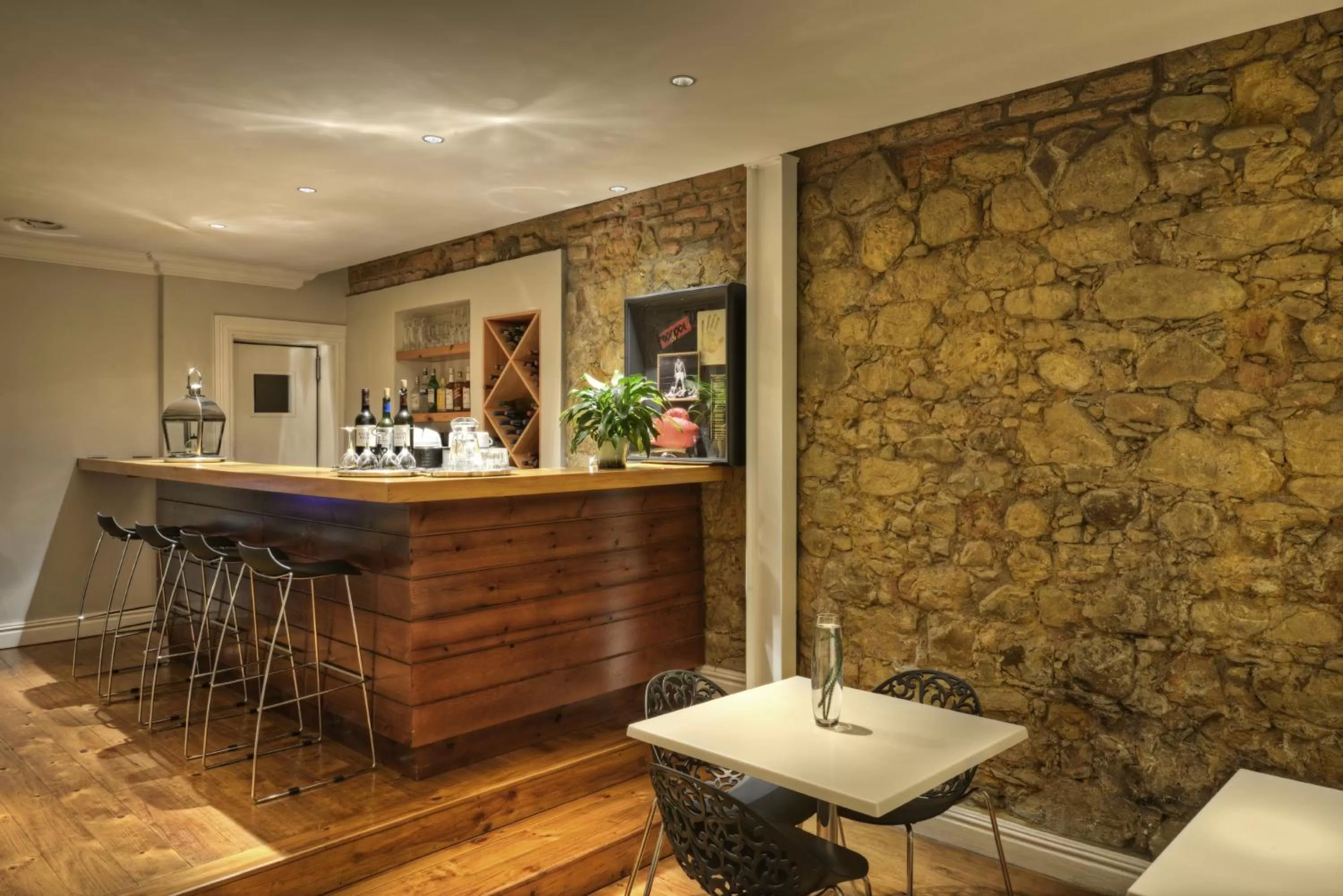 Restaurant/places to eat in Three Boutique Hotel