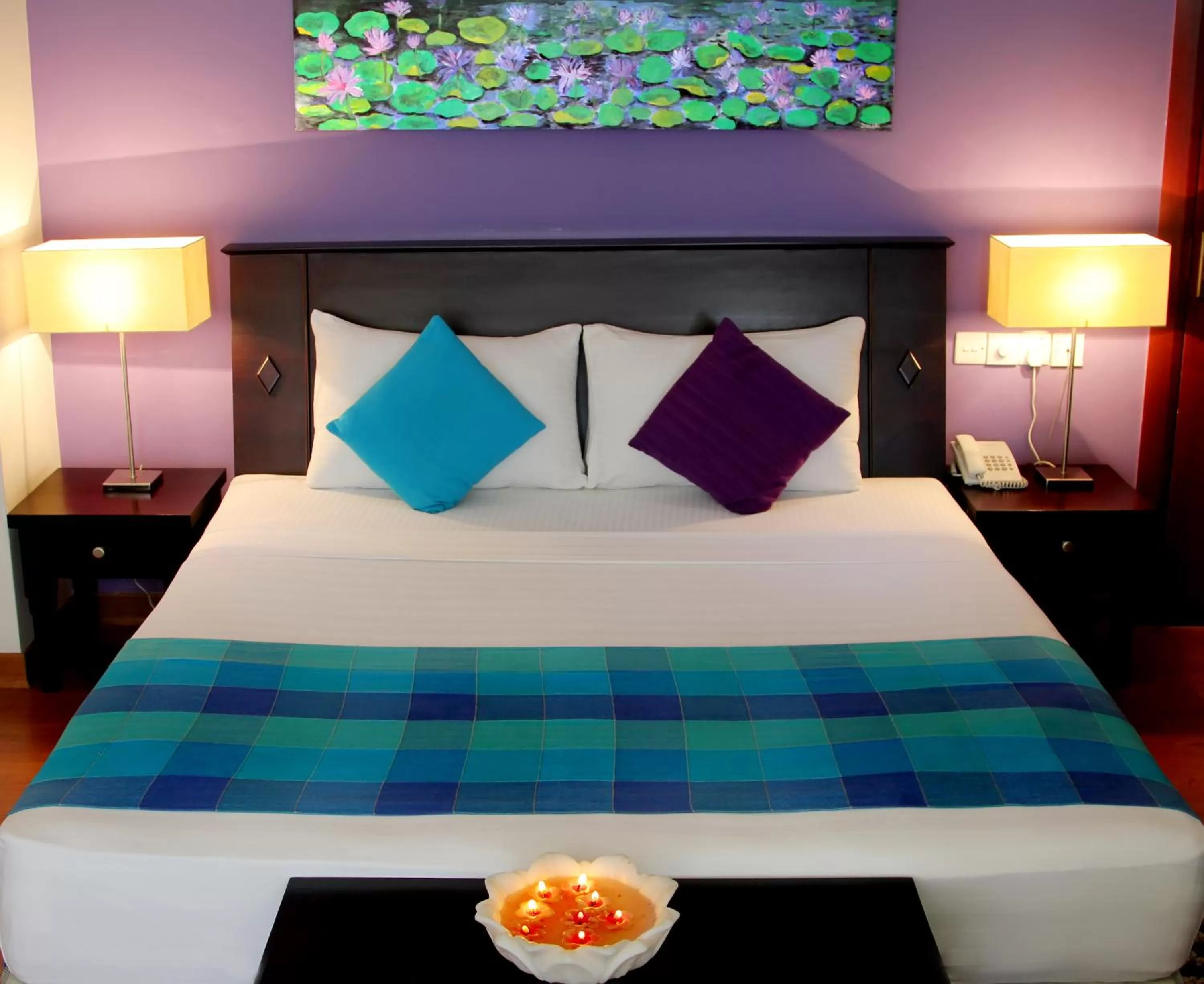 Bed in Opulent River Face Hotel